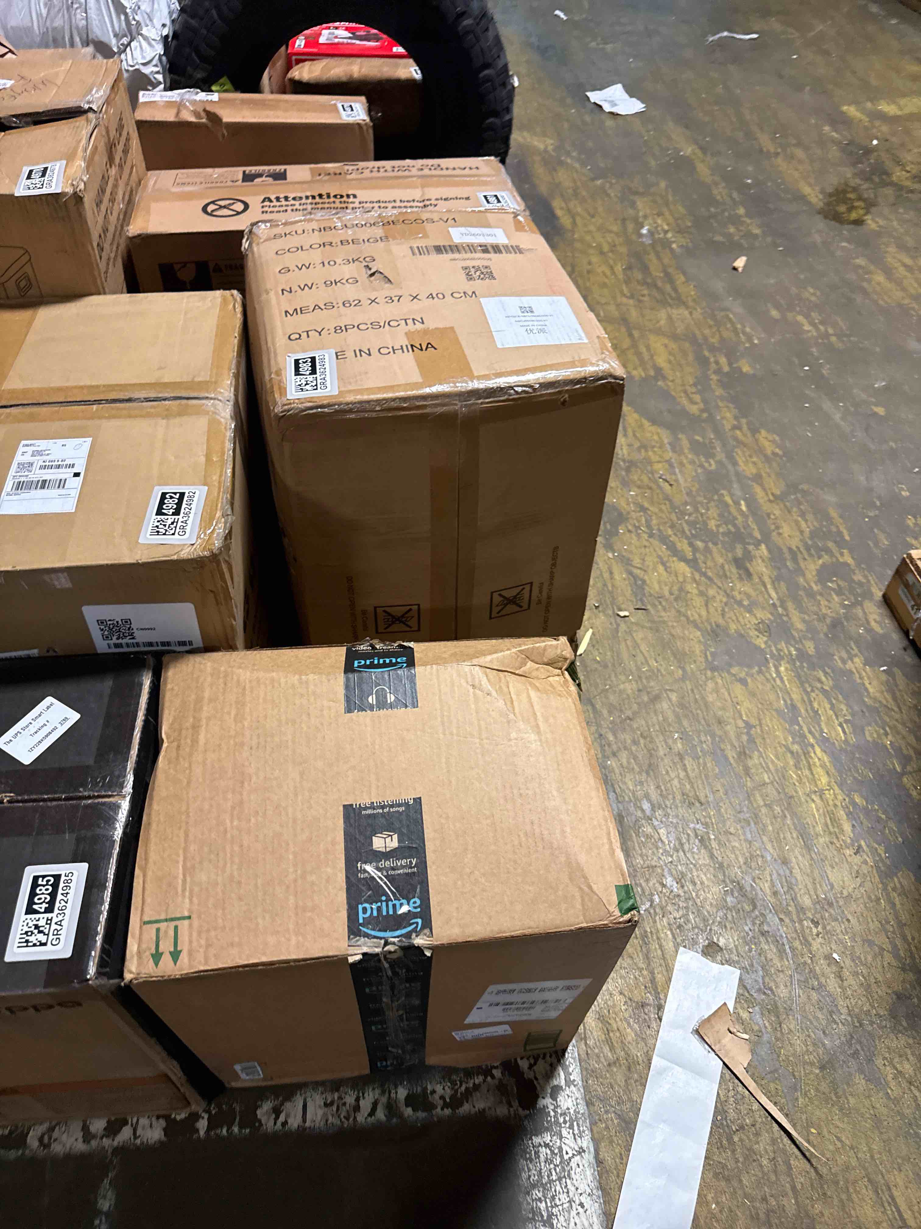 Condition photo showing New/Like New for stadium seats with back support and cushion thick padded bleacher chairs with shoulder strap, portable folding stadium seat chairs for bleachers include cup holder and side pocket, black 1pcs with pocket-black