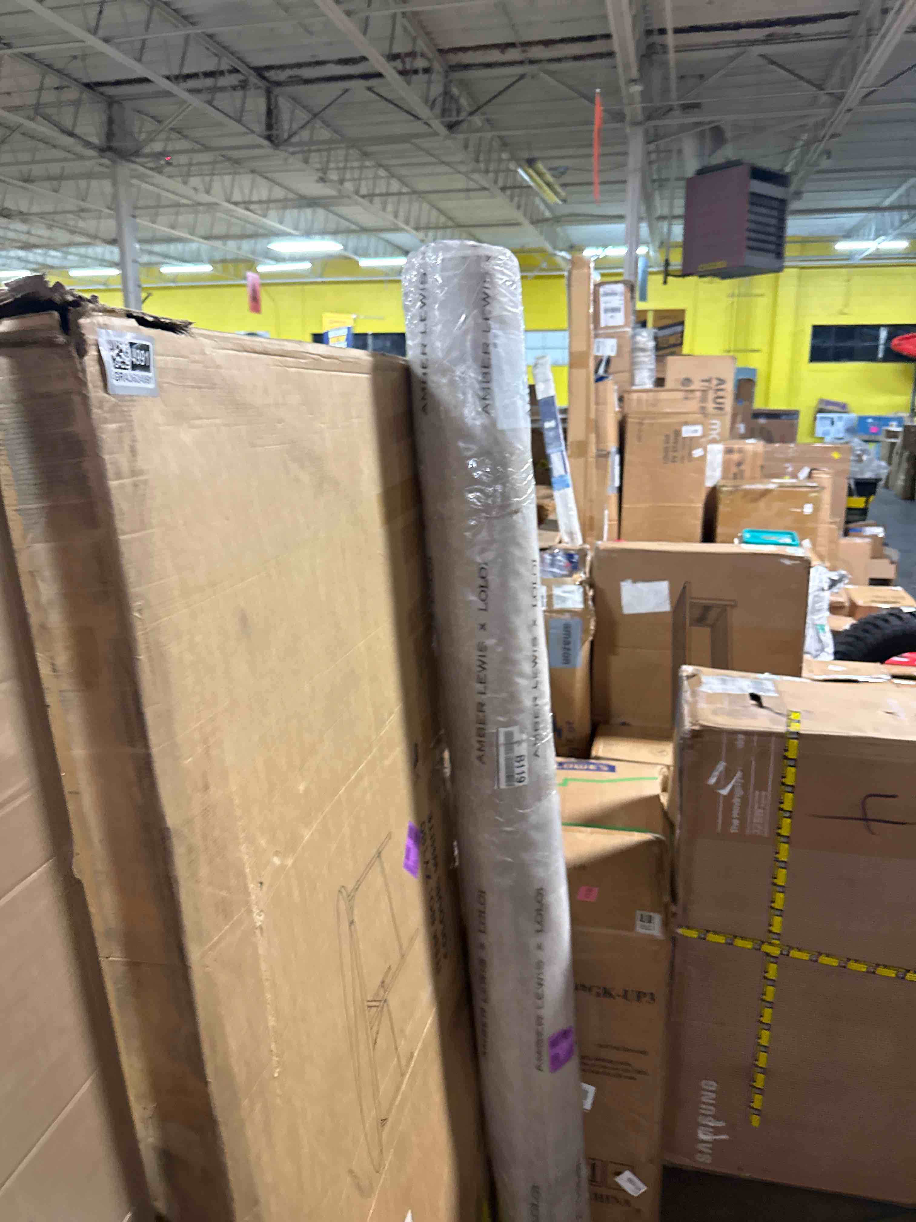 Condition photo showing New/Like New for loloi amber lewis monty collection mot-04 taupe/beige 6'-7" x 9'-3", .50" pile height, area rug taupe / beige 6'7" x 9'3" (rectangular)