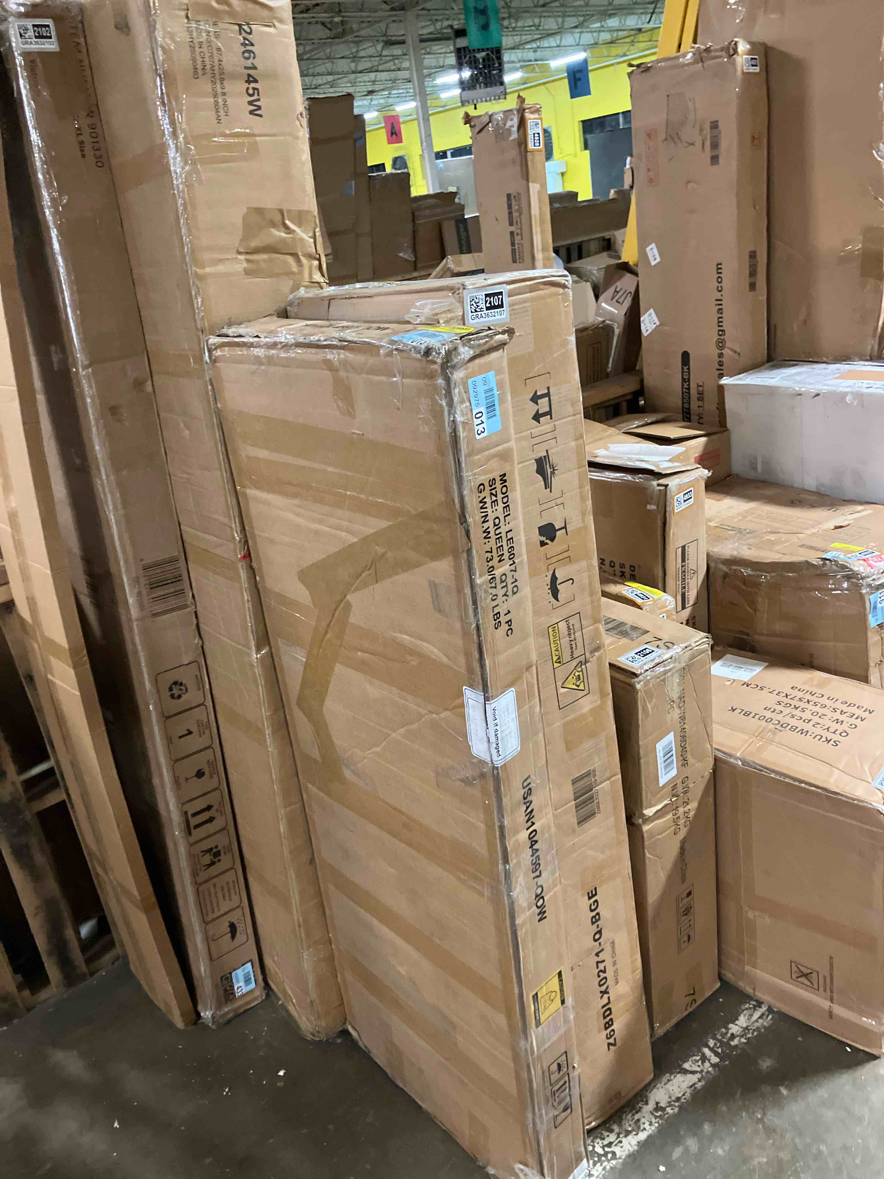 Condition photo showing New/Like New for Canuto Upholstered Platform Bed with Wingback Headboard Queen