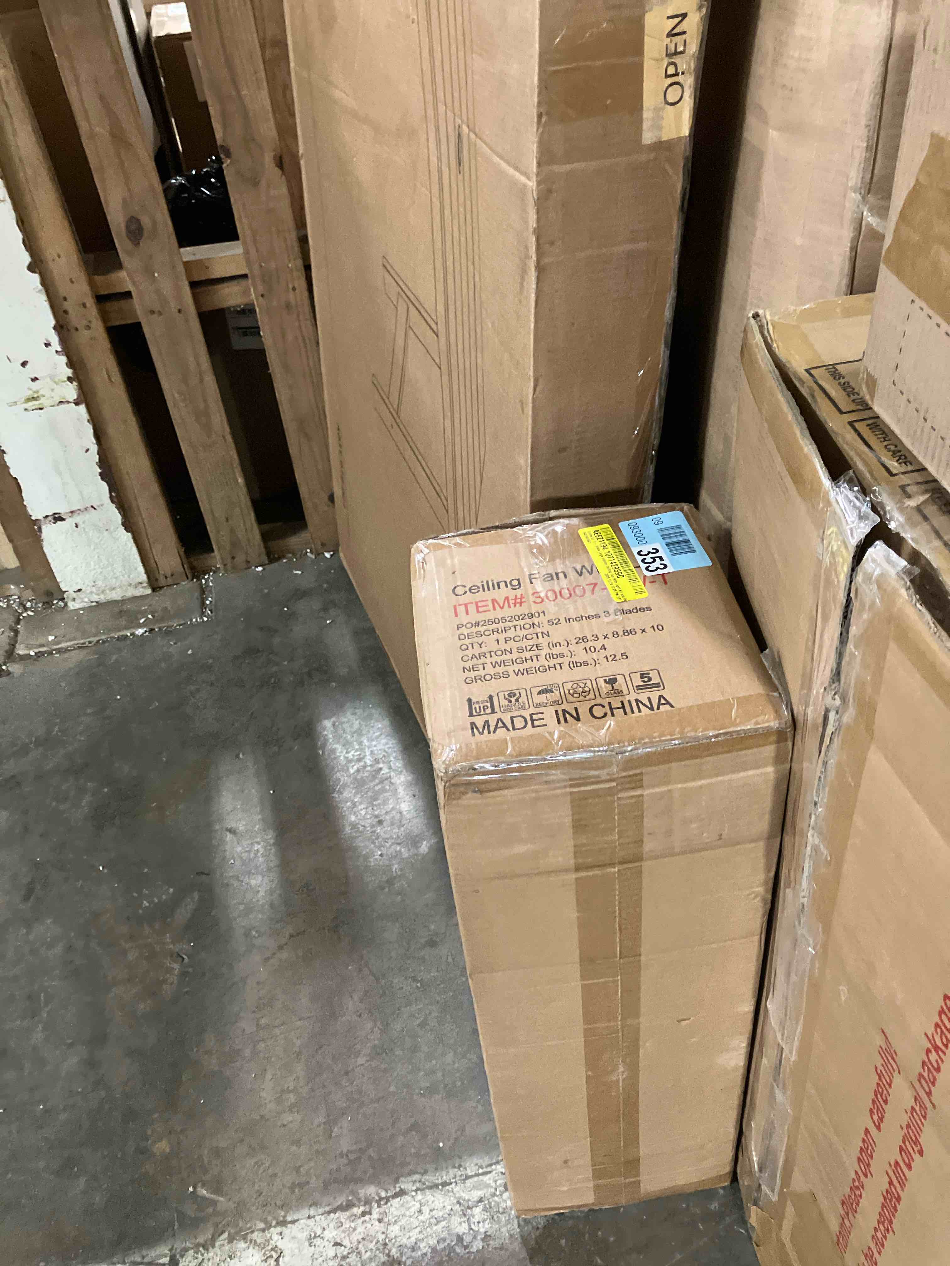 Condition photo showing New/Like New for Loritta 52" 3 Blade Large Indooor Ceiling Fan With Light 