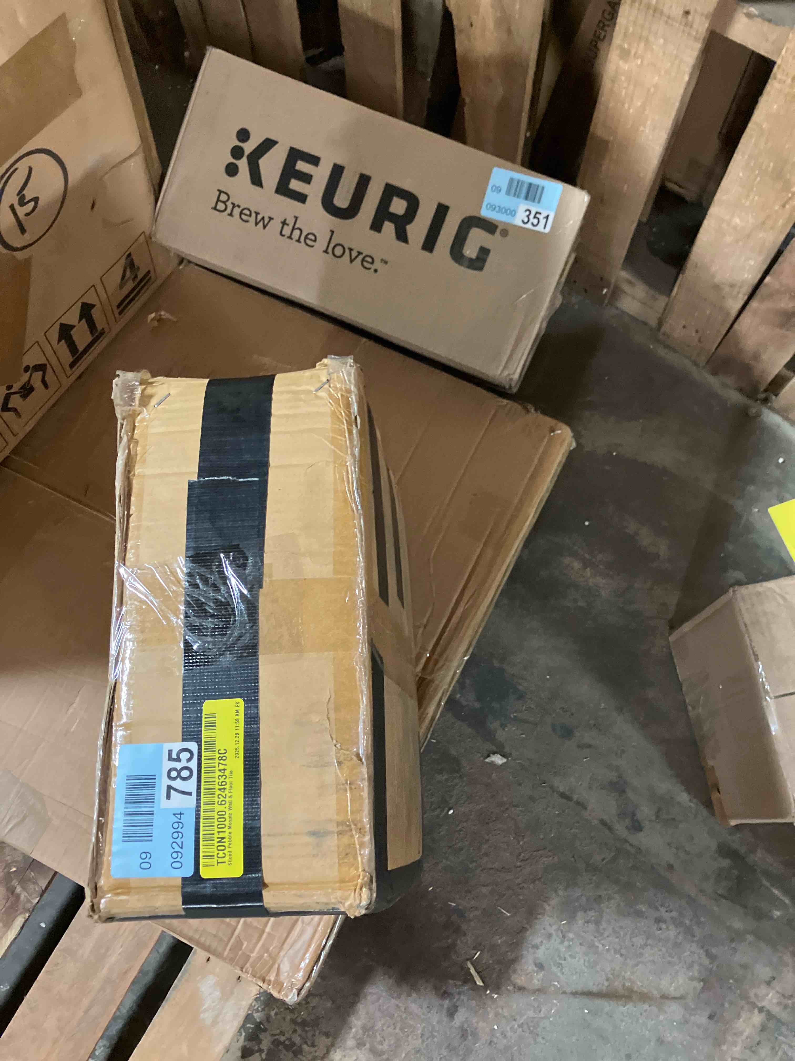 Condition photo showing New/Like New for Sliced Pebble Mosaic Wall & Floor Tile