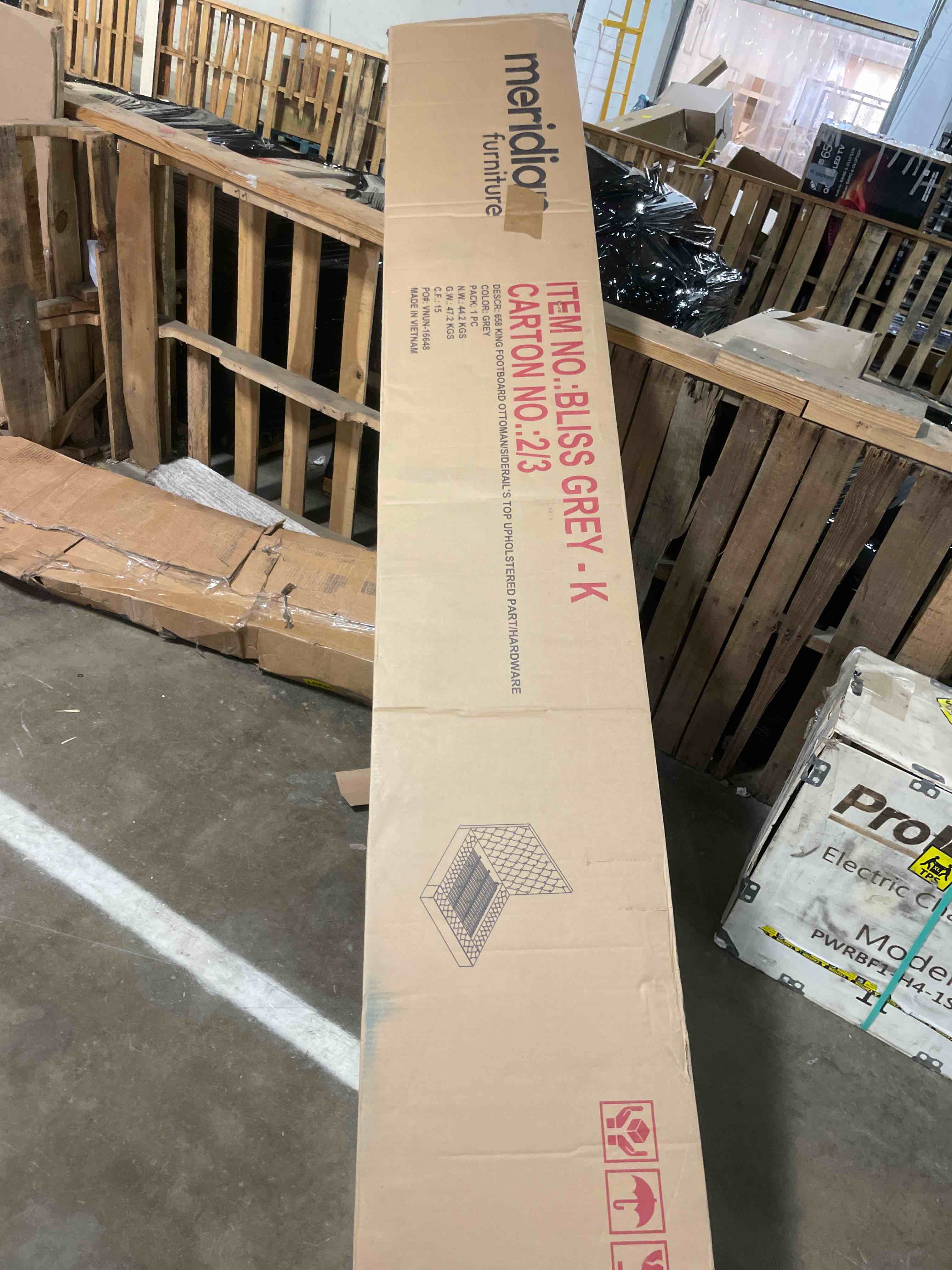 Condition photo showing As Is for DESCR: 858 KING FOOTBOARD OTTOMAN/SIDERAIL'S TOP UPHOLSTERED PART/HARDWARE( ONLY BOX 2/3 )