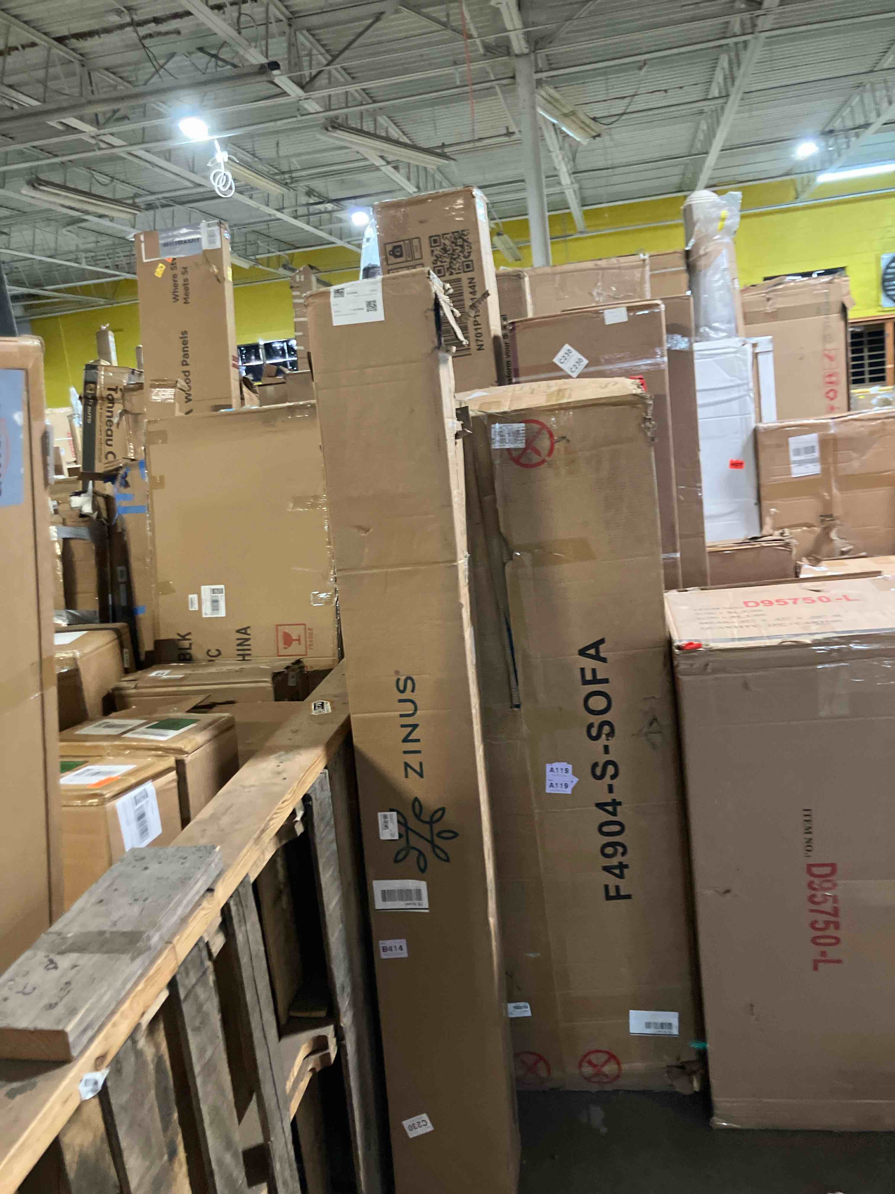 Condition photo showing New/Like New for Zinus Metal Box Spring with Wood Slats /9 Inch Mattress Foundation/Sturdy Steel Structure/Easy Assembly, Full White Full 9 Inch Box Spring Only