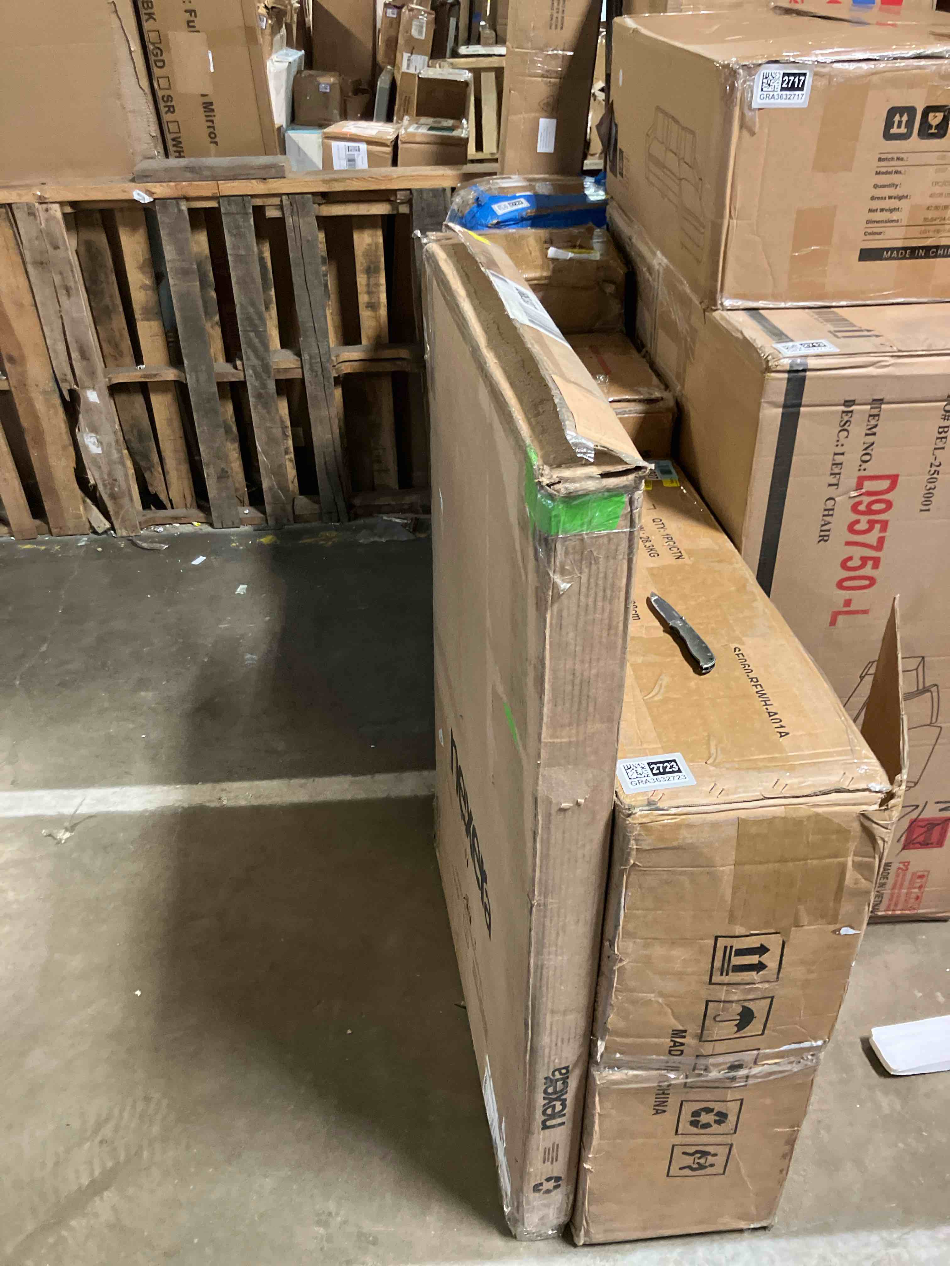 Condition photo showing Good Condition for Kaenen 3 Piece Bedroom Set with Bed & 2 Floating Nightstands Queen (Headboard only)