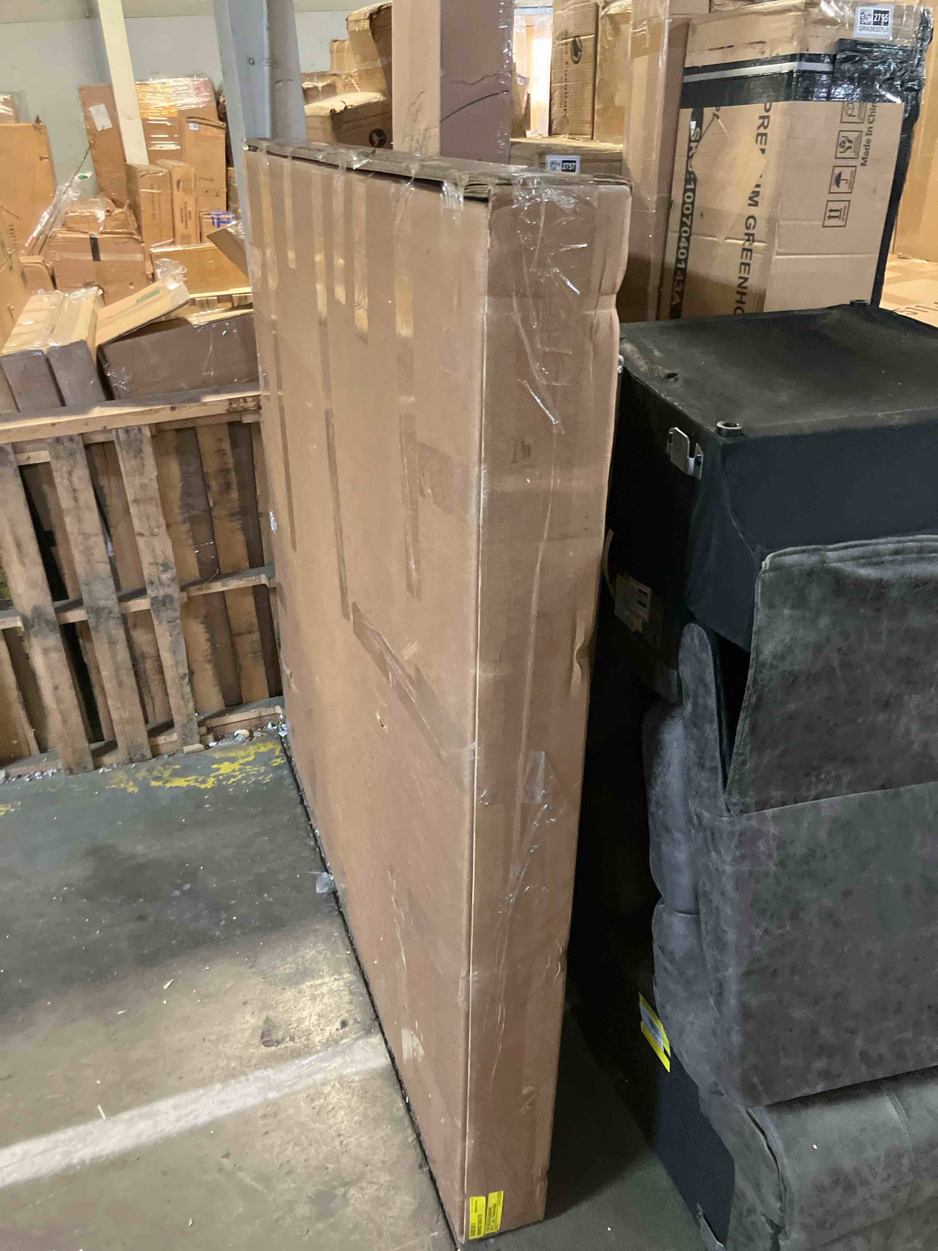 Condition photo showing Good Condition for Eduino 59" Modern Round Dining Table for 6-8, Glossy Sintered Stone Table top, Solid Wood Veneer Legs (Table top only)