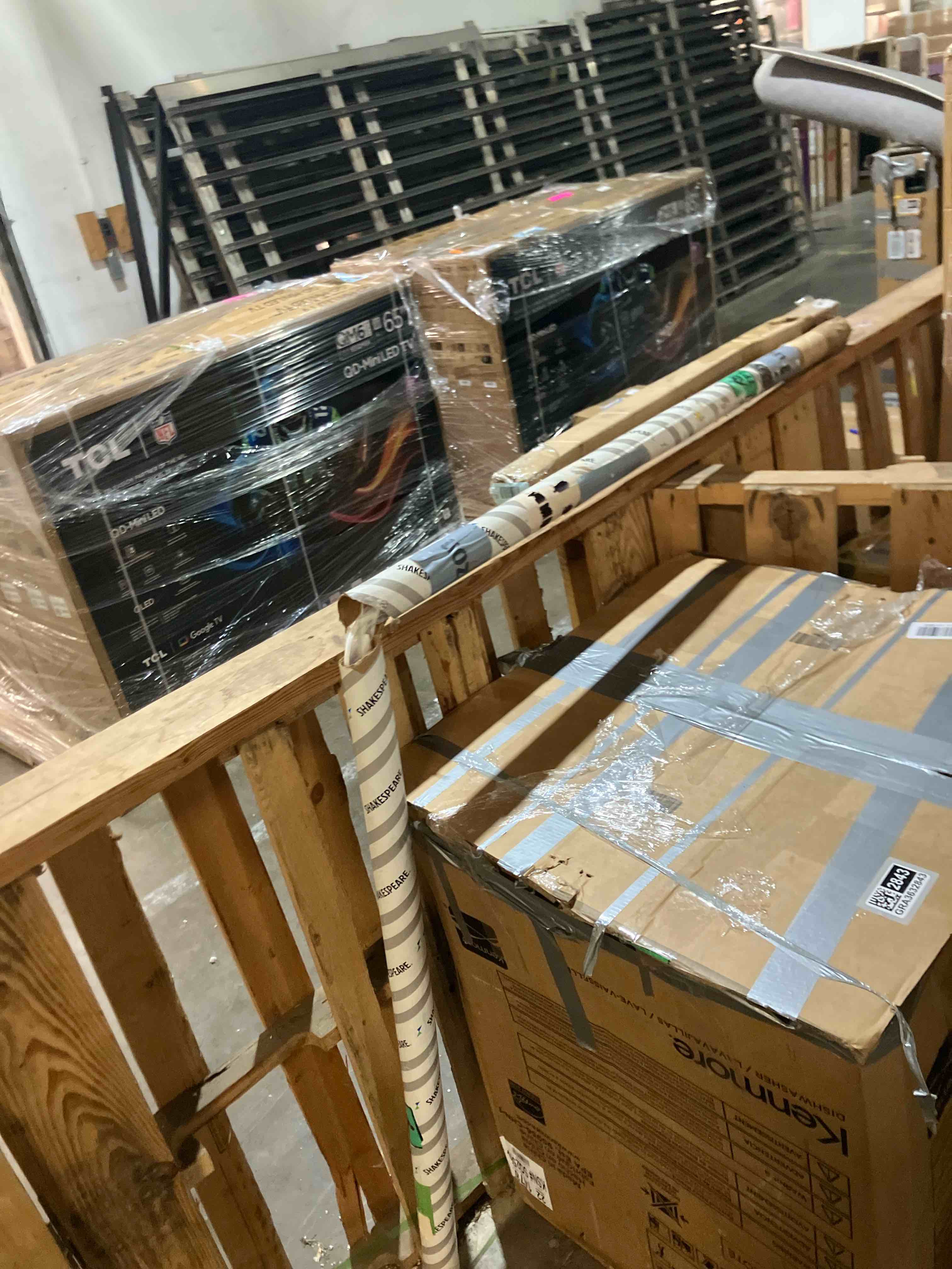 Condition photo showing As Is for Shakespeare 5235-XT 8' Galaxy AM / FM Entertainment Band Antenna, white (Broken)