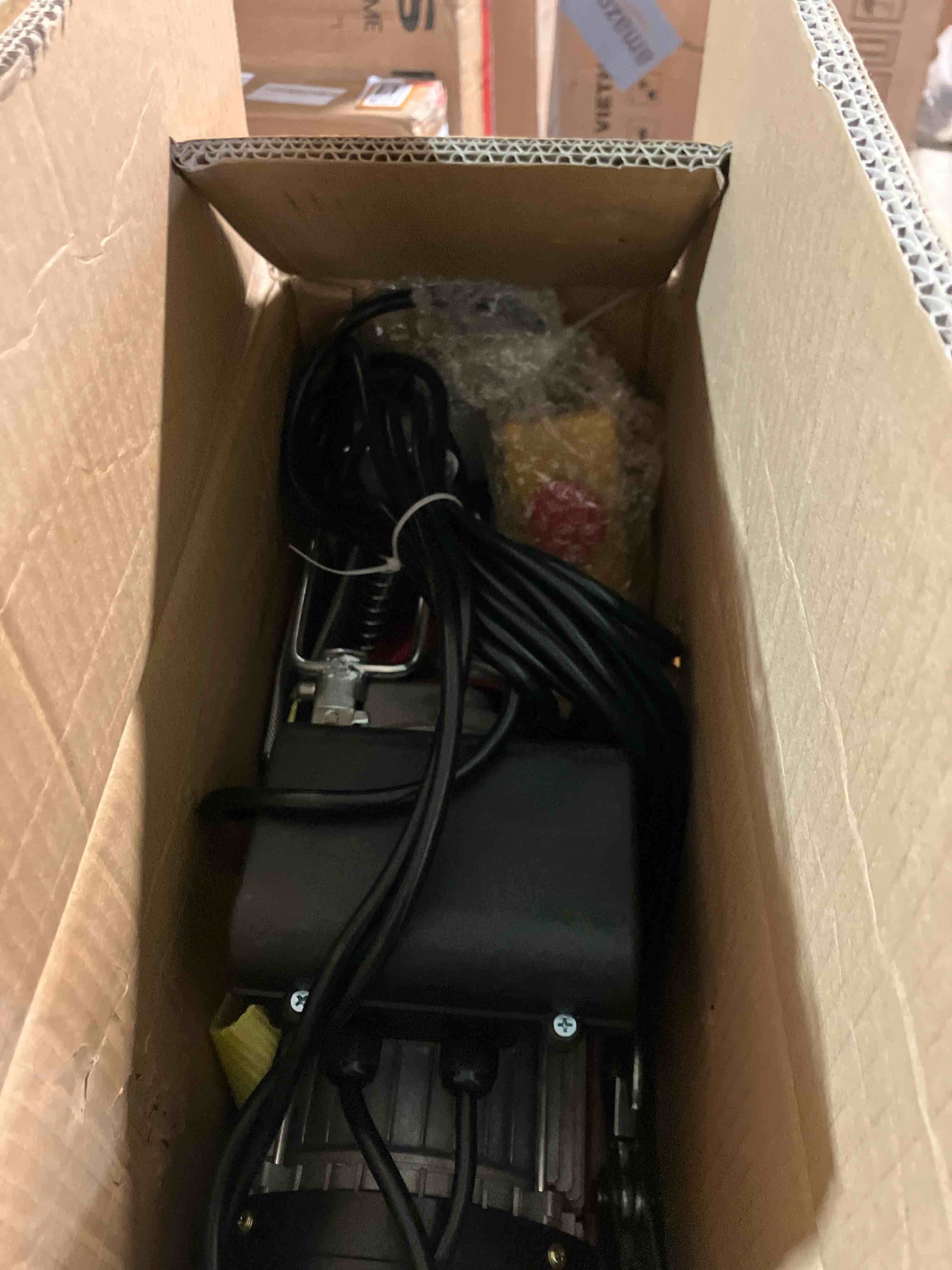Condition photo showing New/Like New for VEVOR 2200lbs Electric Hoist w/14ft Wired Remote Control, 110v Electric Hoist with 40ft Single Cable Lifting Height, for Garage Warehouse Factory Control for Garage, Shop, Hotel, Home 2200lbs Wired