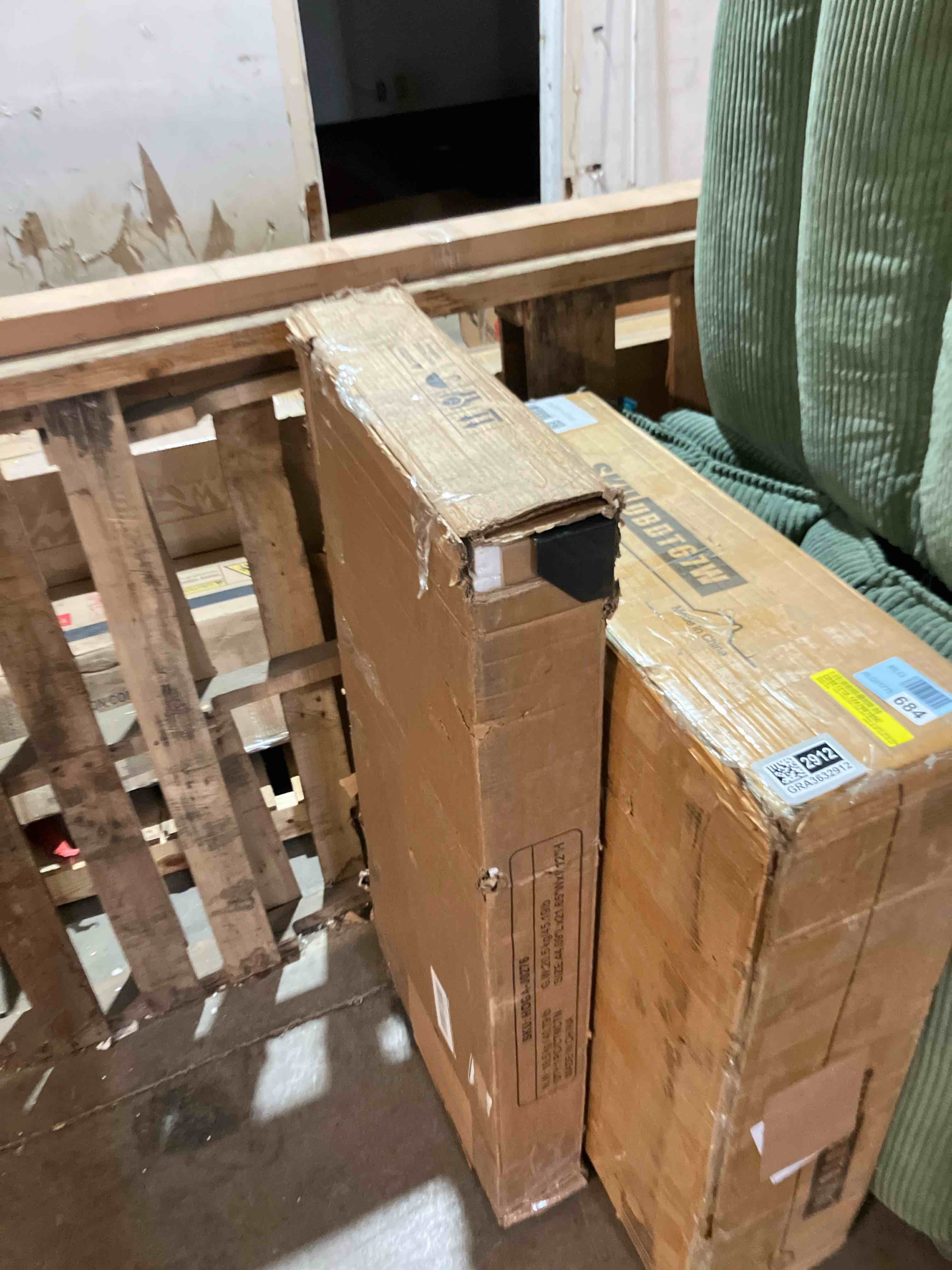 Condition photo showing Good Condition for Arhab Corner Bookcase (Box damaged)