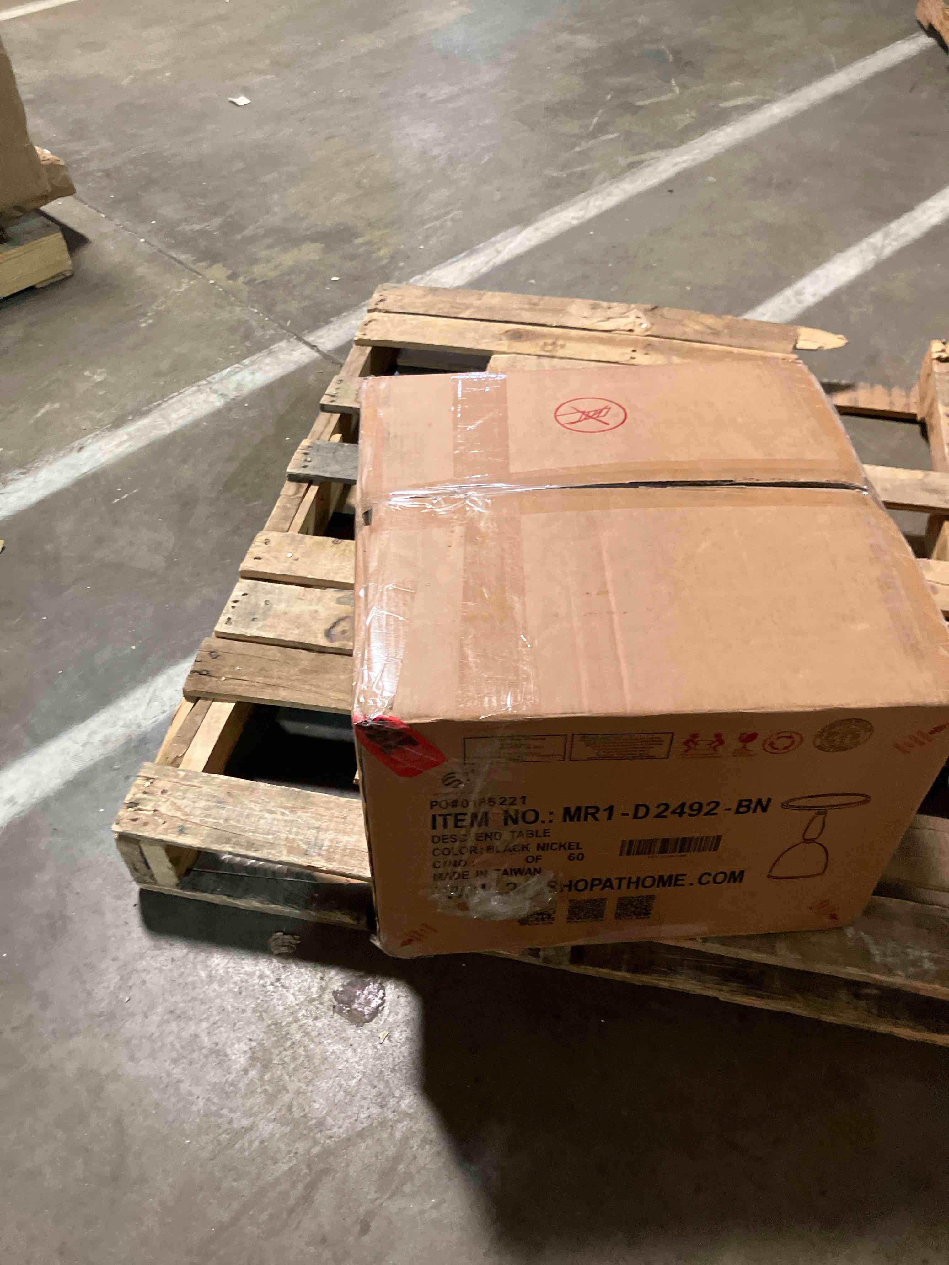 Condition photo showing New/Like New for Cheryll Metal Side Table With Gray Marble-Pattern Top And Hammered Base Mercer41