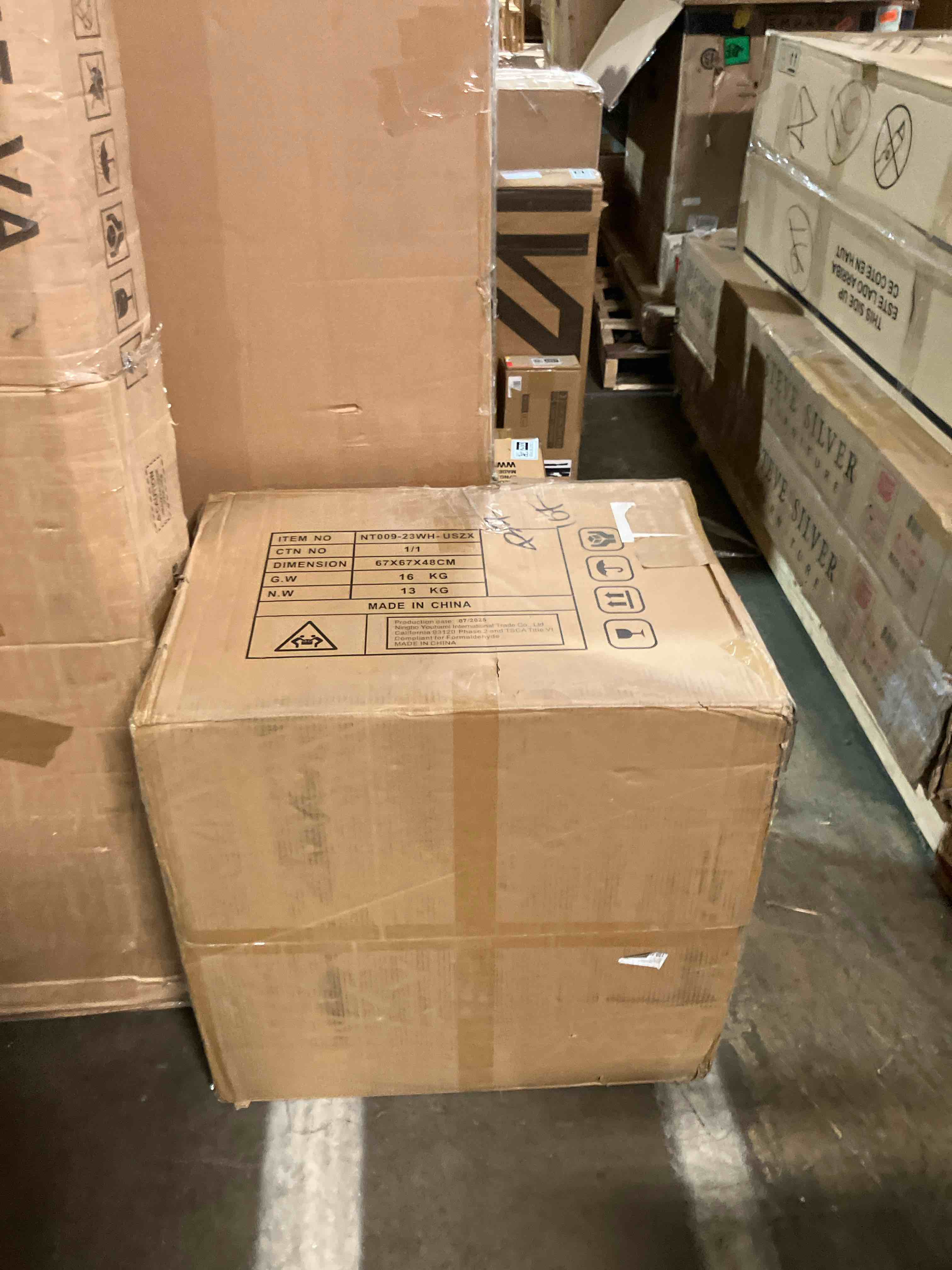 Condition photo showing New/Like New for Ebern Designs 23.6" Round Nesting Coffee Table