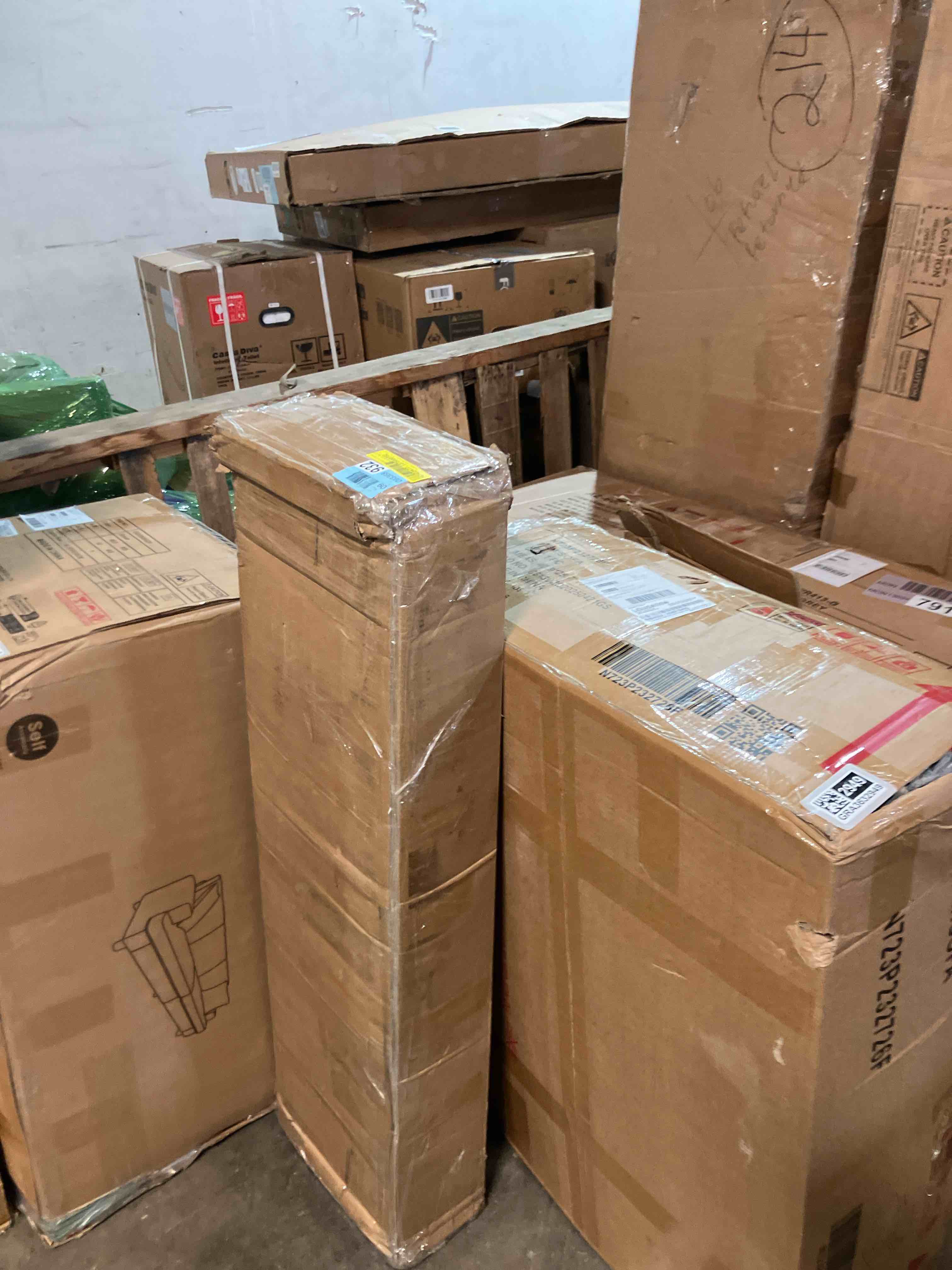 Condition photo showing New/Like New for 82.3" Tall Bookshelf And Bookcase, 7-Tier Floor Standing Bookcase For Home Office, Living Room