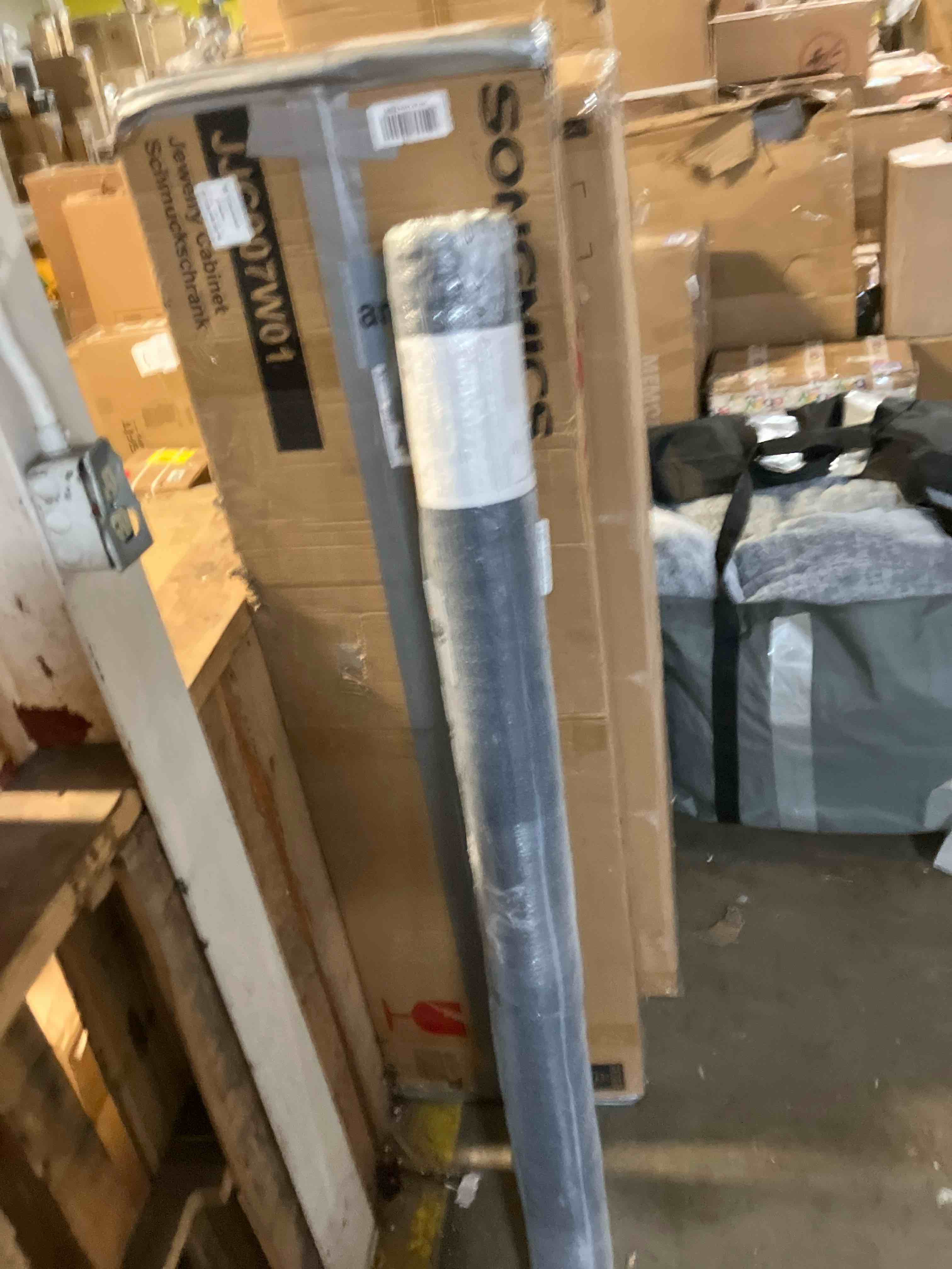 Condition photo showing New/Like New for Loloi Rifle Paper Co. Rosa Collection Antique Rose RSA-02 Sky 5'-0" x 7'-6" Area Rug