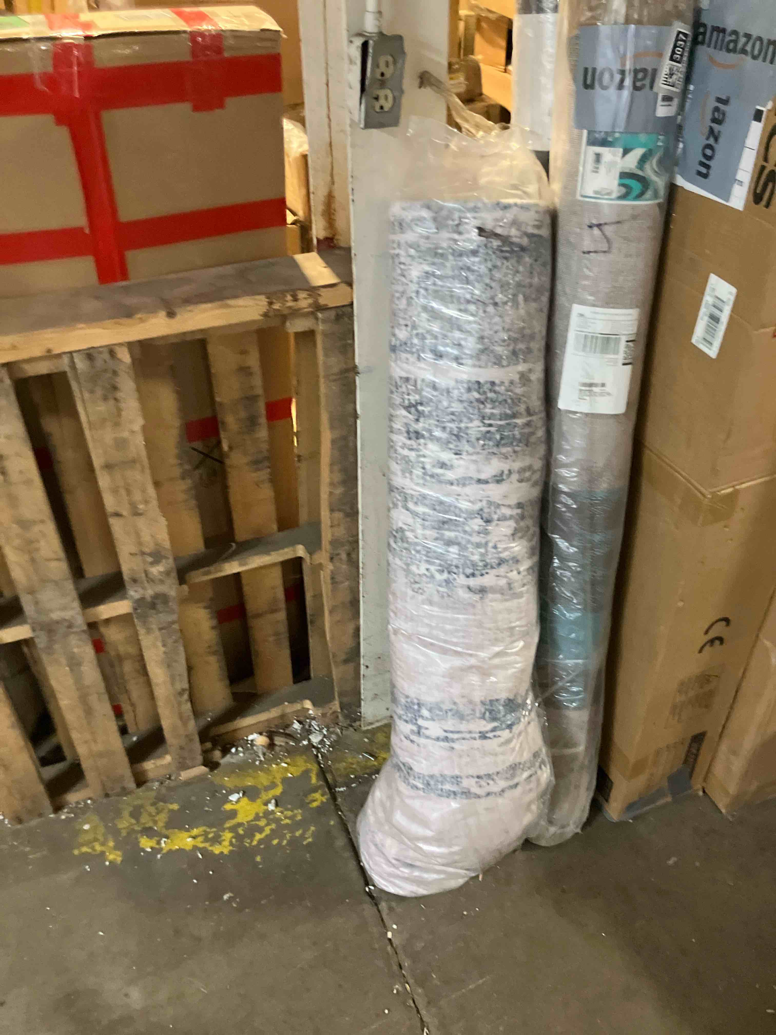 Condition photo showing New/Like New for Loloi II Skye Collection SKY-01 BLUSH / GREY, Traditional 9'-0" x 12'-0" Area Rug