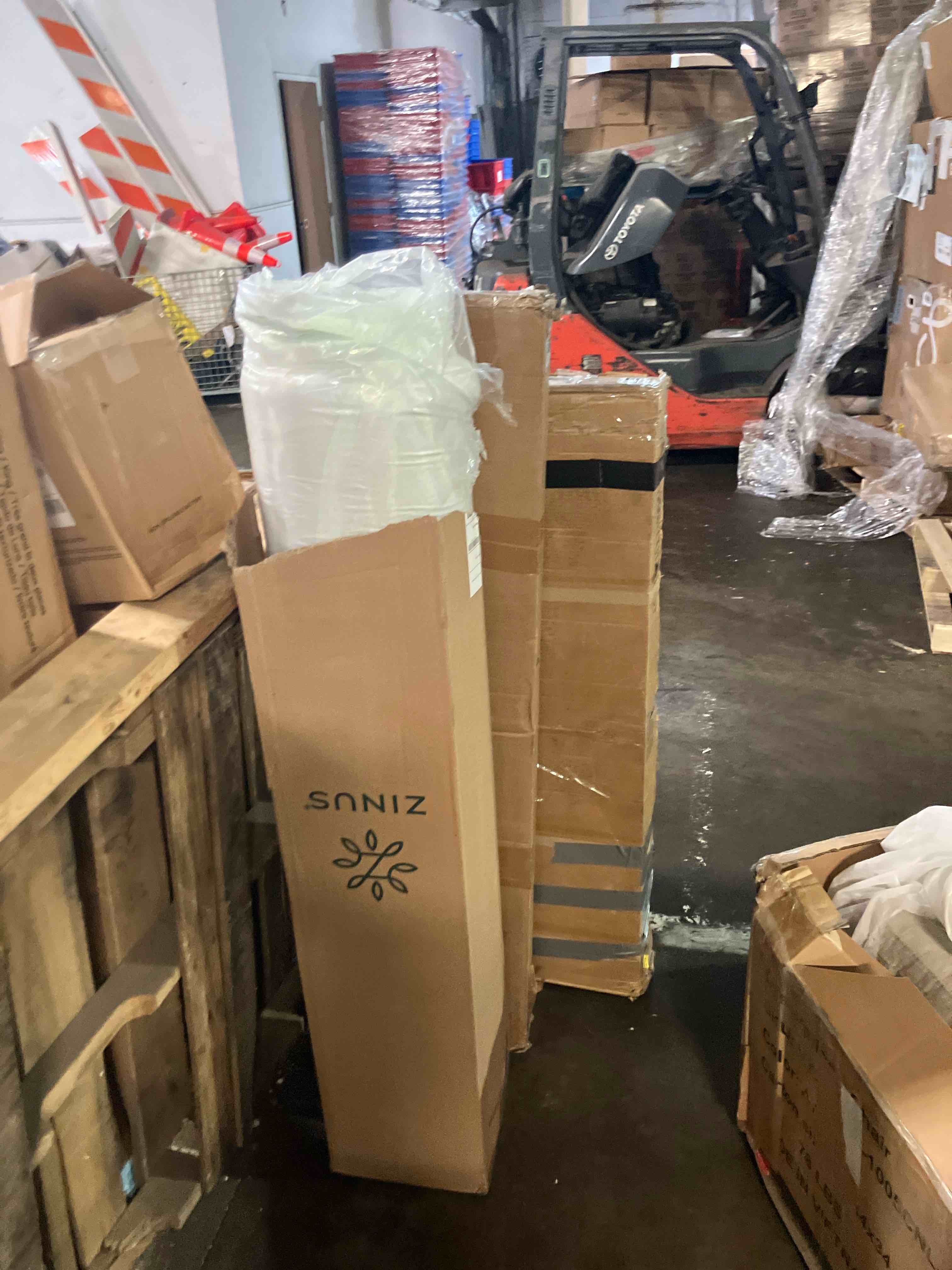 Condition photo showing New/Like New for Zinus 10 Inch Full Green Tea Memory Foam Mattress [New Version], Fiberglass Free, Medium Firm Feel, Zoned Pressure Relief, Certified Safe Foams & Fabric, Mattress in A Box