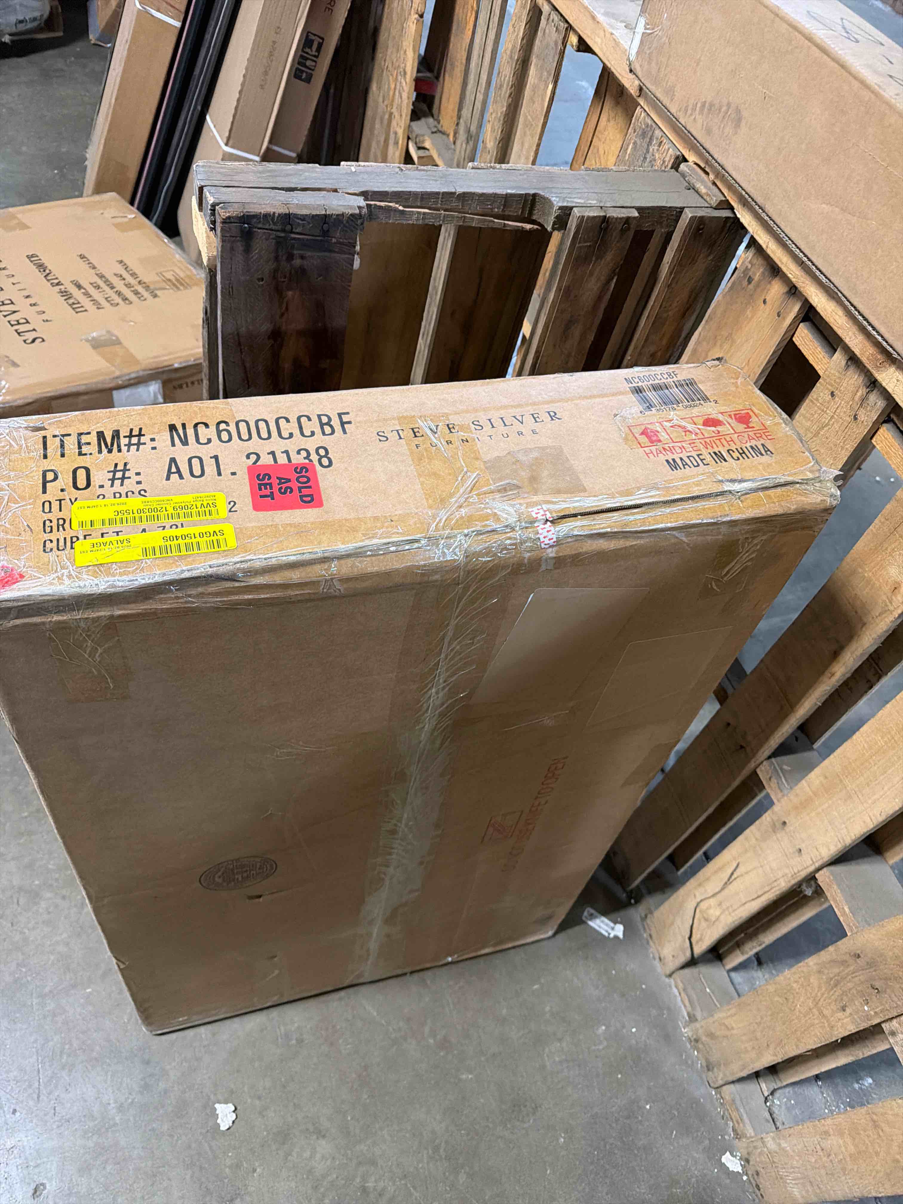 Condition photo showing Good Condition for Vincentas Upholstered Counter Stool with Metal Frame