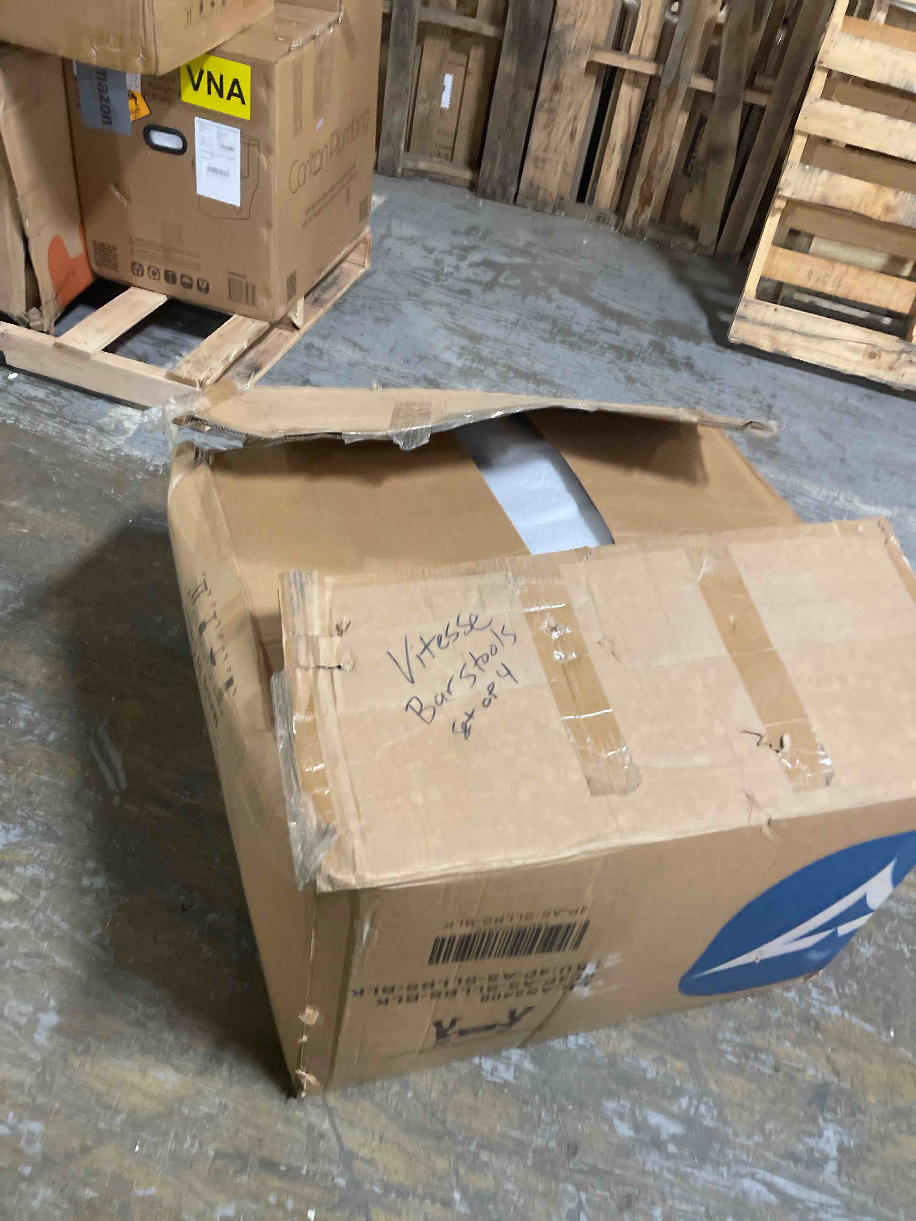 Condition photo showing Good Condition for Hambrook Bar & Counter Stool