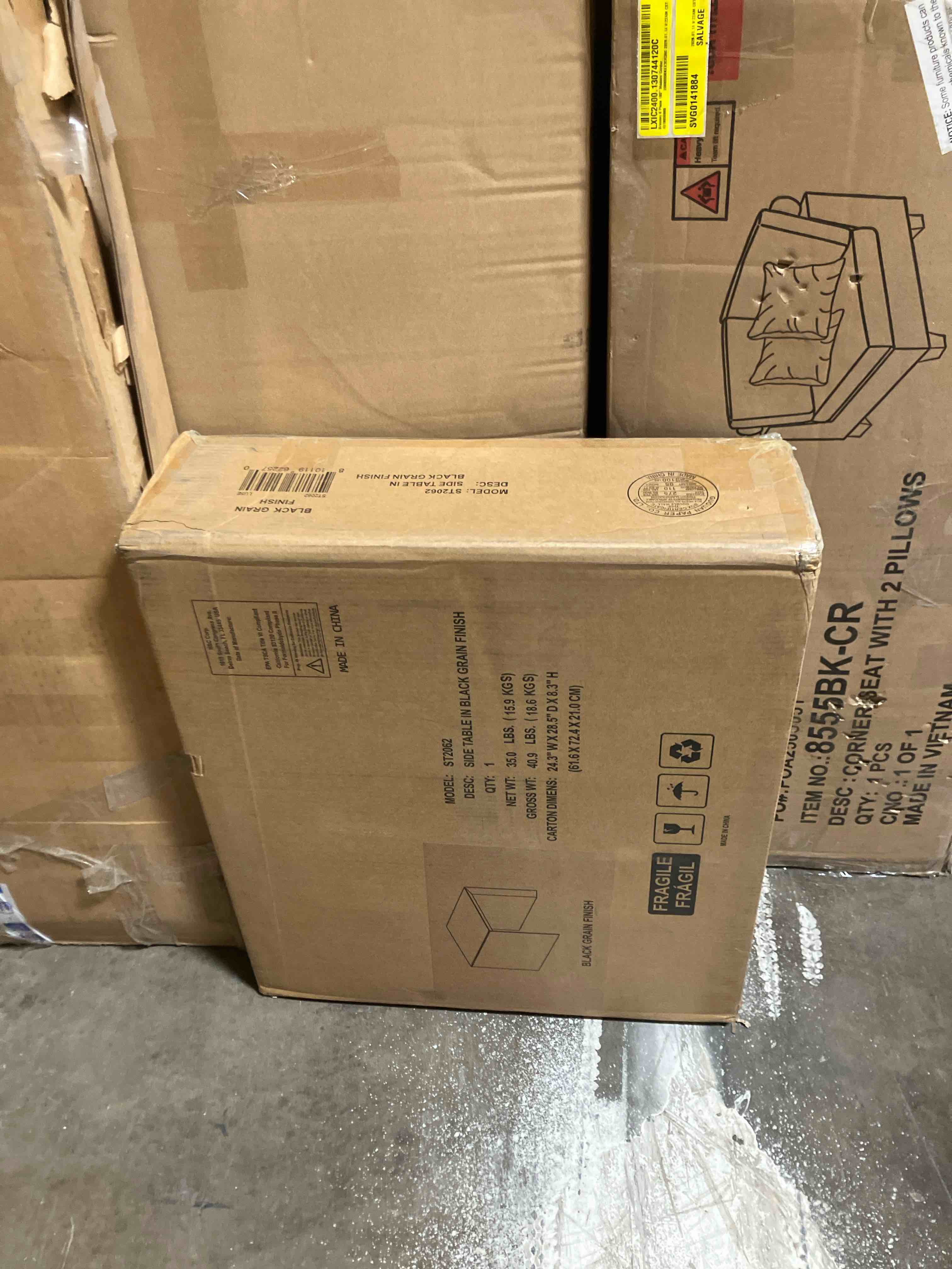 Condition photo showing New/Like New for henn&hart 22" black grain mdf side table