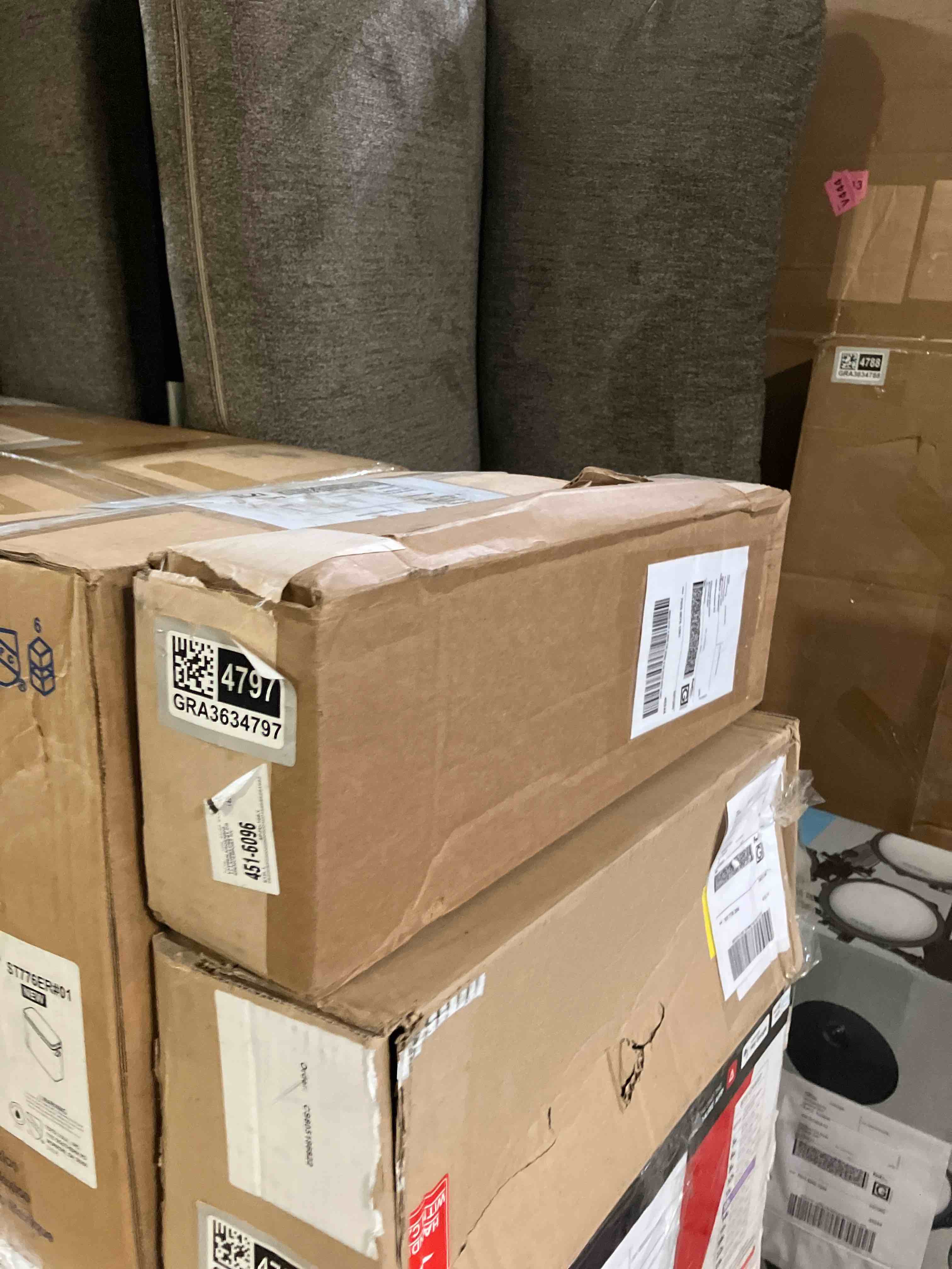 https://s3.amazonaws.com/lotting-images-prod/phillipi/GRA3634797_1758145658561.jpeg