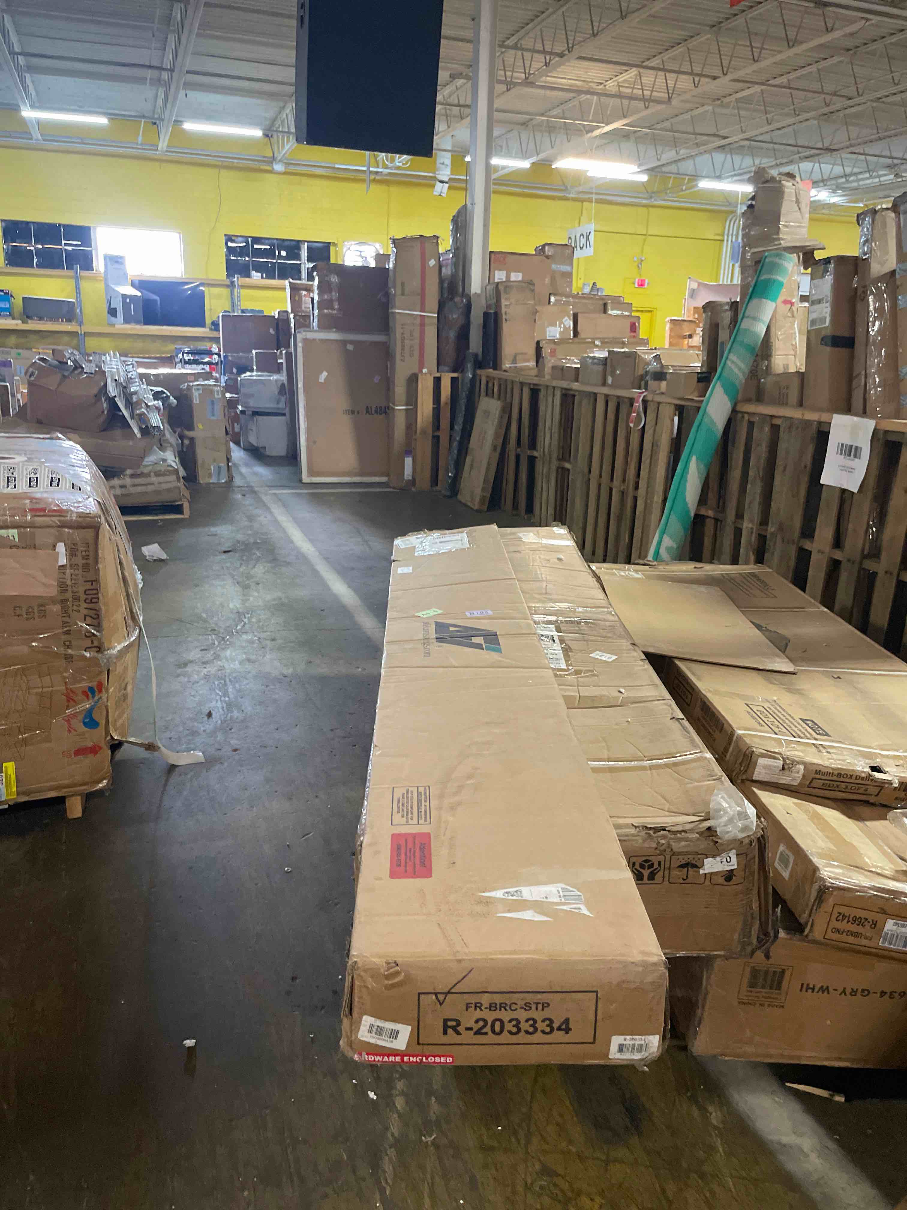 https://s3.amazonaws.com/lotting-images-prod/phillipi/GRA3635755_1758734533391.jpeg