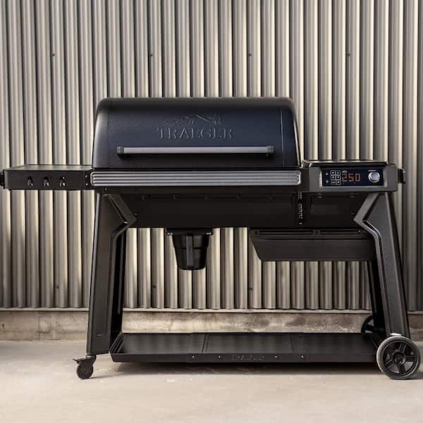 Featured Item!!! Woodridge Pro Wi-Fi Pellet Grill and Smoker in Black (Oversized Loading Included)