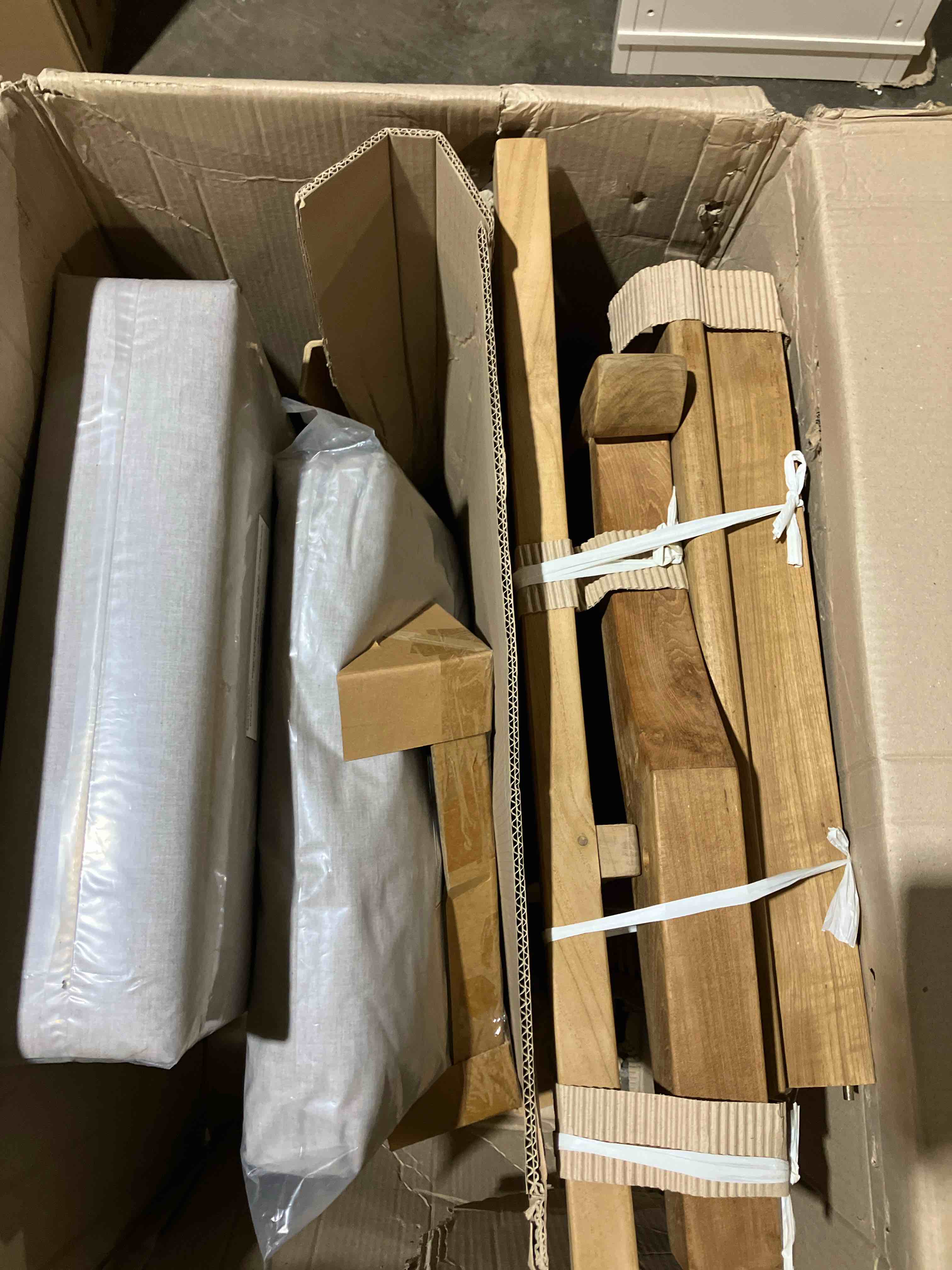https://s3.amazonaws.com/lotting-images-prod/phillipi/GRA3637720_1759339386965.jpeg