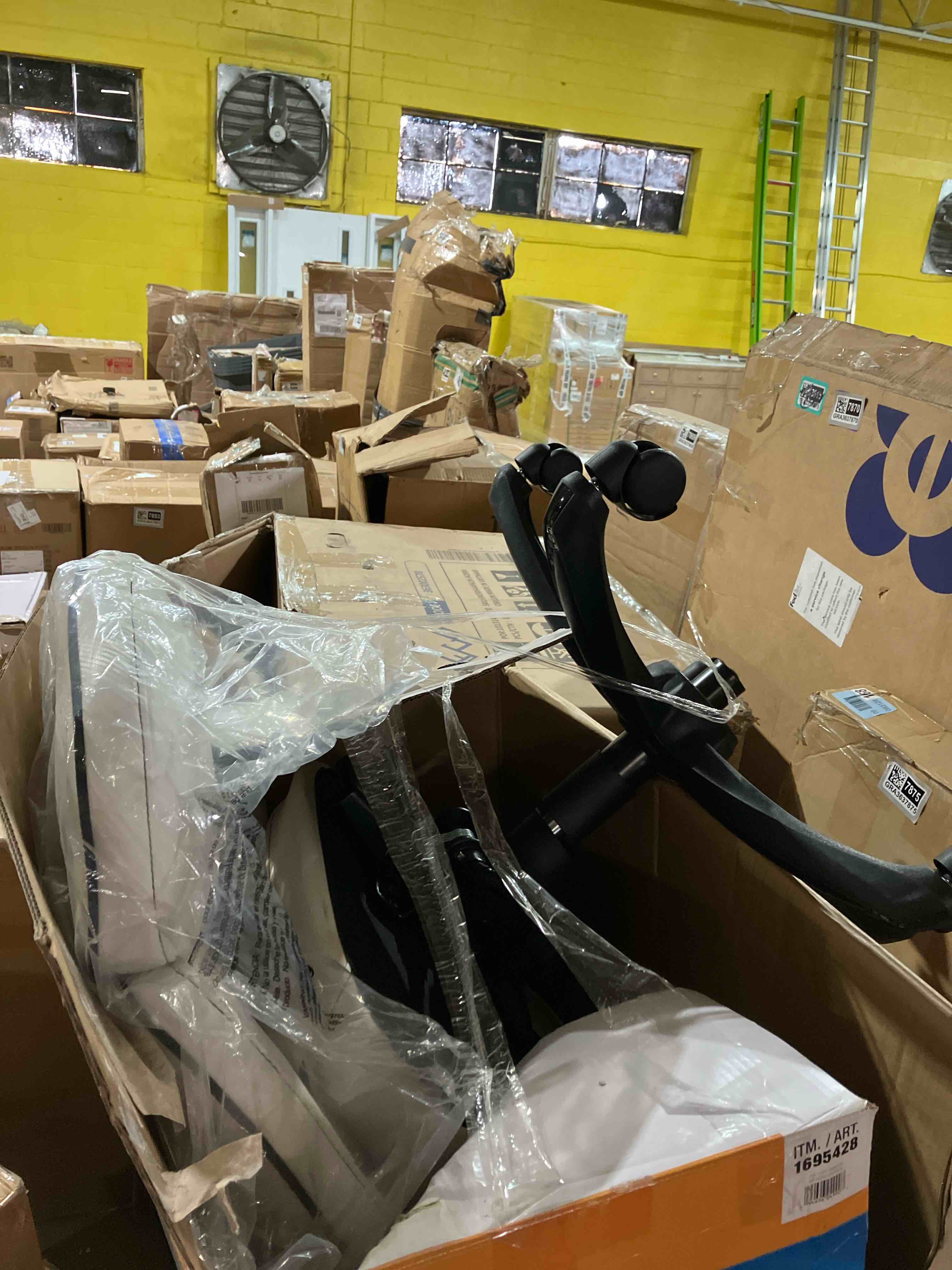 https://s3.amazonaws.com/lotting-images-prod/phillipi/GRA3637877_1760376994698.jpeg