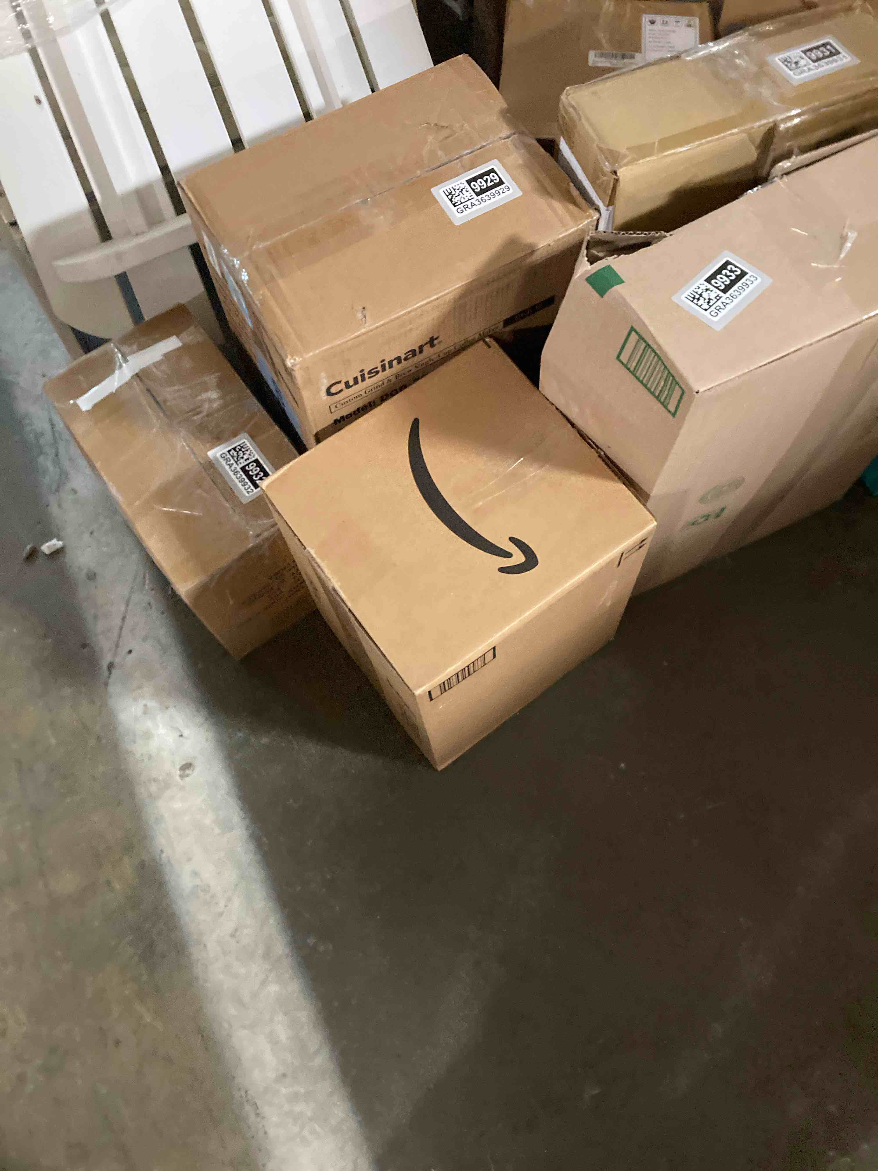 Condition photo showing New/Like New for Sumnacon Round Leather Waste Basket,Small Classic PU Trash Garbage Can Under Desk Cabinet, Contemporary Wastebasket Bin for Home Office Laundry Room Living Room Bathroom Office,Black