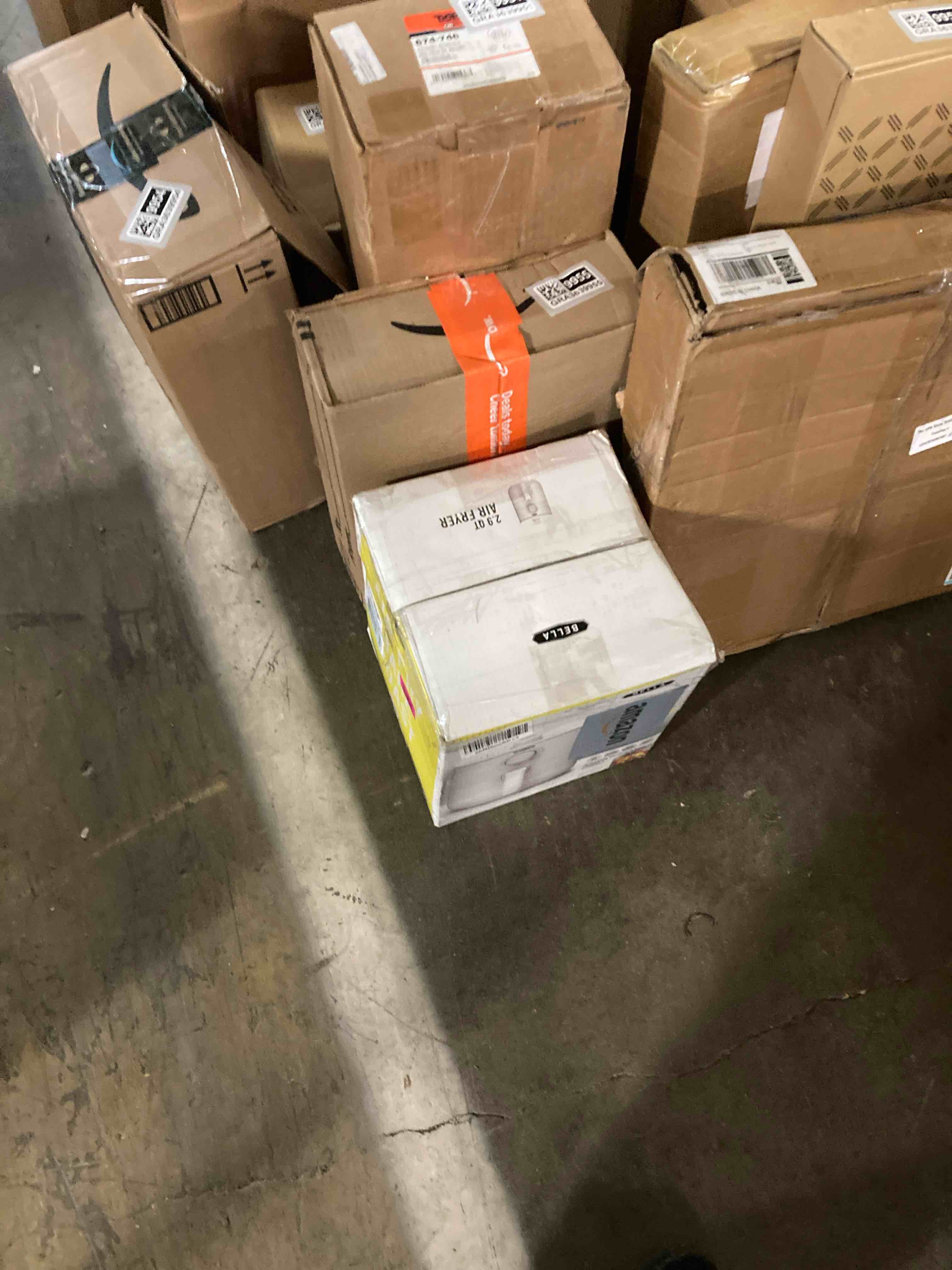 Condition photo showing New/Like New for BELLA 2.9QT Manual Air Fryer, No Pre-Heat Needed, No-Oil Frying, Fast Healthy Evenly Cooked Meal Every Time, Removeable Dishwasher Safe Non Stick Pan and Crisping Tray for Easy Clean Up, Matte White 2.9 Quart Matte White