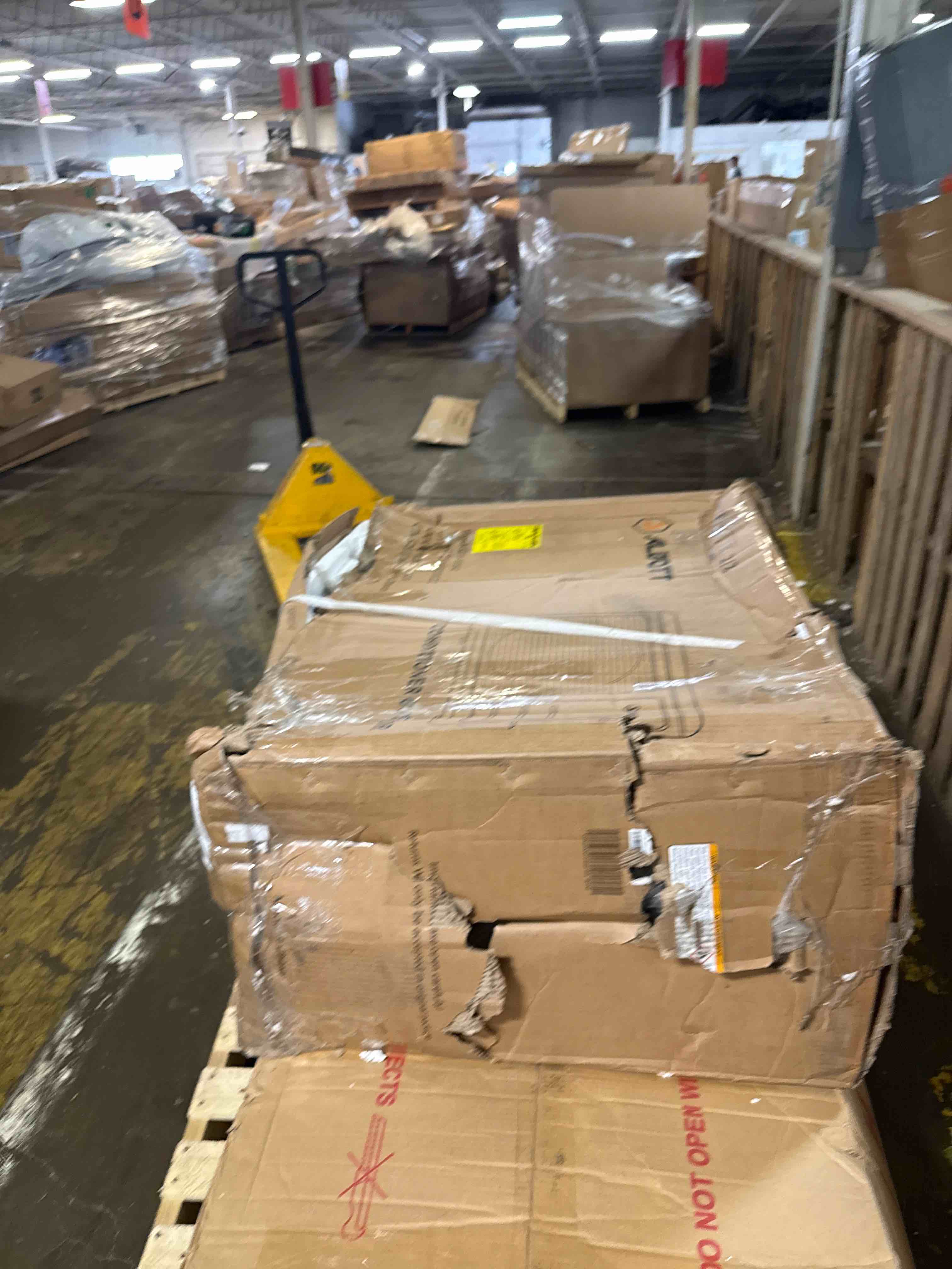 Condition photo showing As Is for albott mini split air conditioner heat pump, 18000 btu 21 seer2 208v-230v, energy star, remote control for rooms up to 1250 sq.ft, wall ac unit with 14.8ft installation kit, white (incomplete only bottom half of air conditioner)