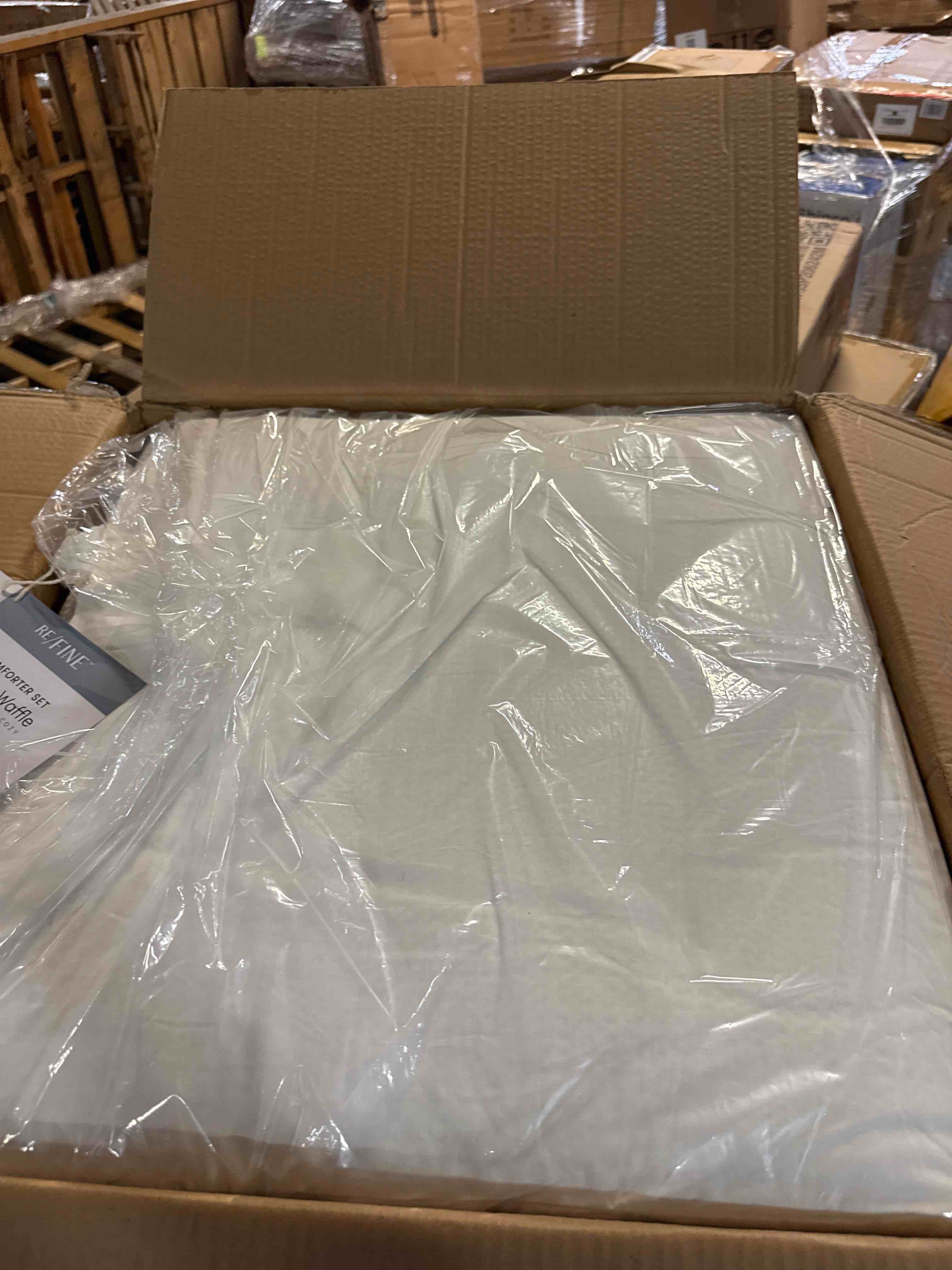 Condition photo showing New/Like New for phf ultra soft waffle weave comforter set king size, 3 pieces lightweight breathable comfy bedding set, comfy textured 1 comforter with 2 pillow shams, white king white