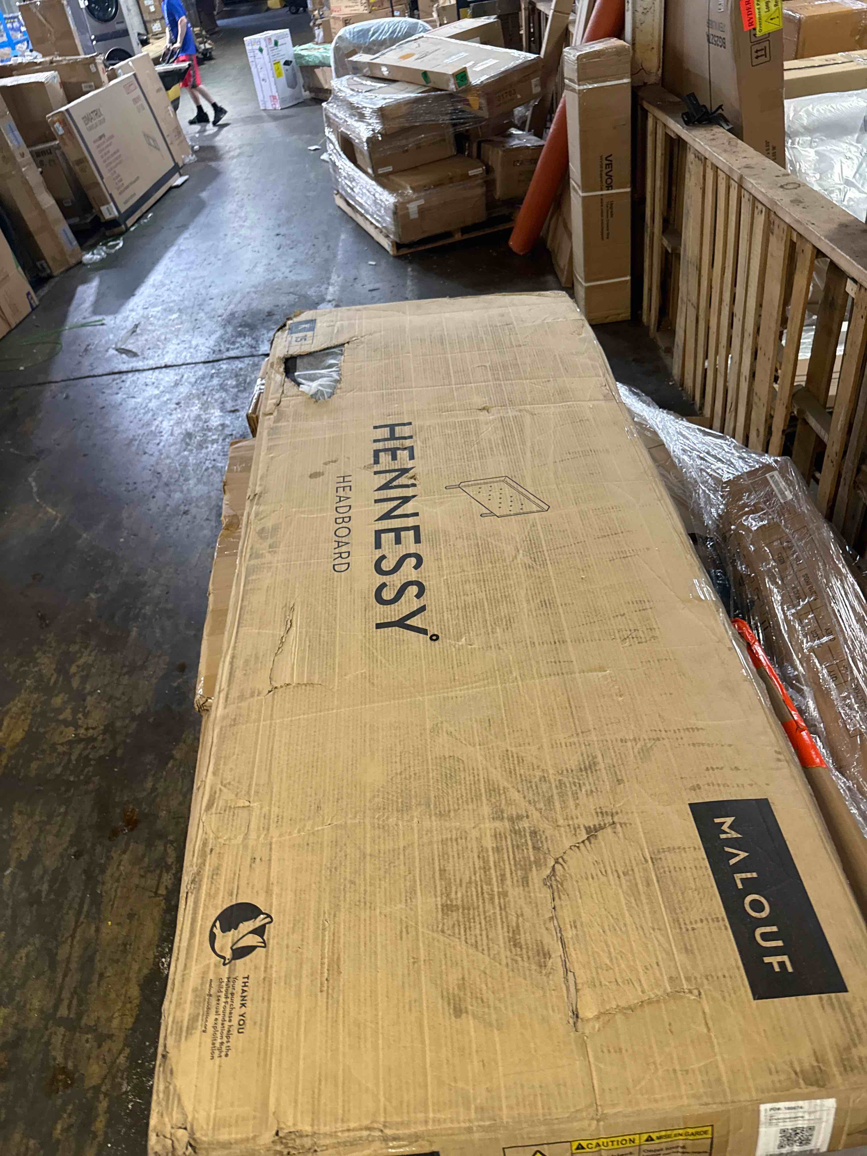 Condition photo showing New/Like New for stkkchhennhb hennessy king headboard