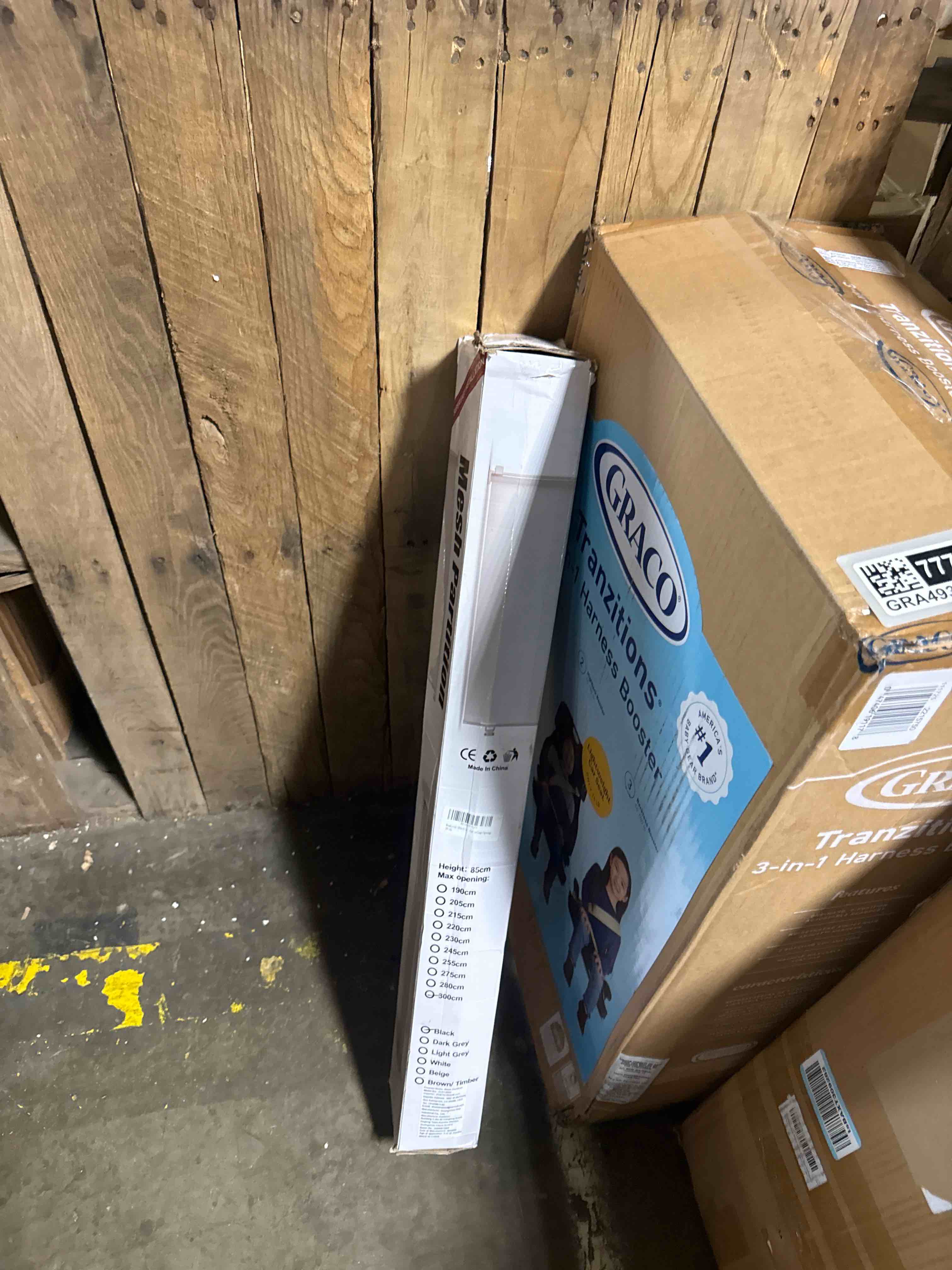 Condition photo showing New/Like New for reinforced 120 inch retractable baby gates extra wide baby gate to prevent crawling through, indoor/outdoor retractable dog gate, 10ft scratch-resistant mesh child gates for doorways extra wide, black black 33" tall x 120" wide? with reinforced bar ?