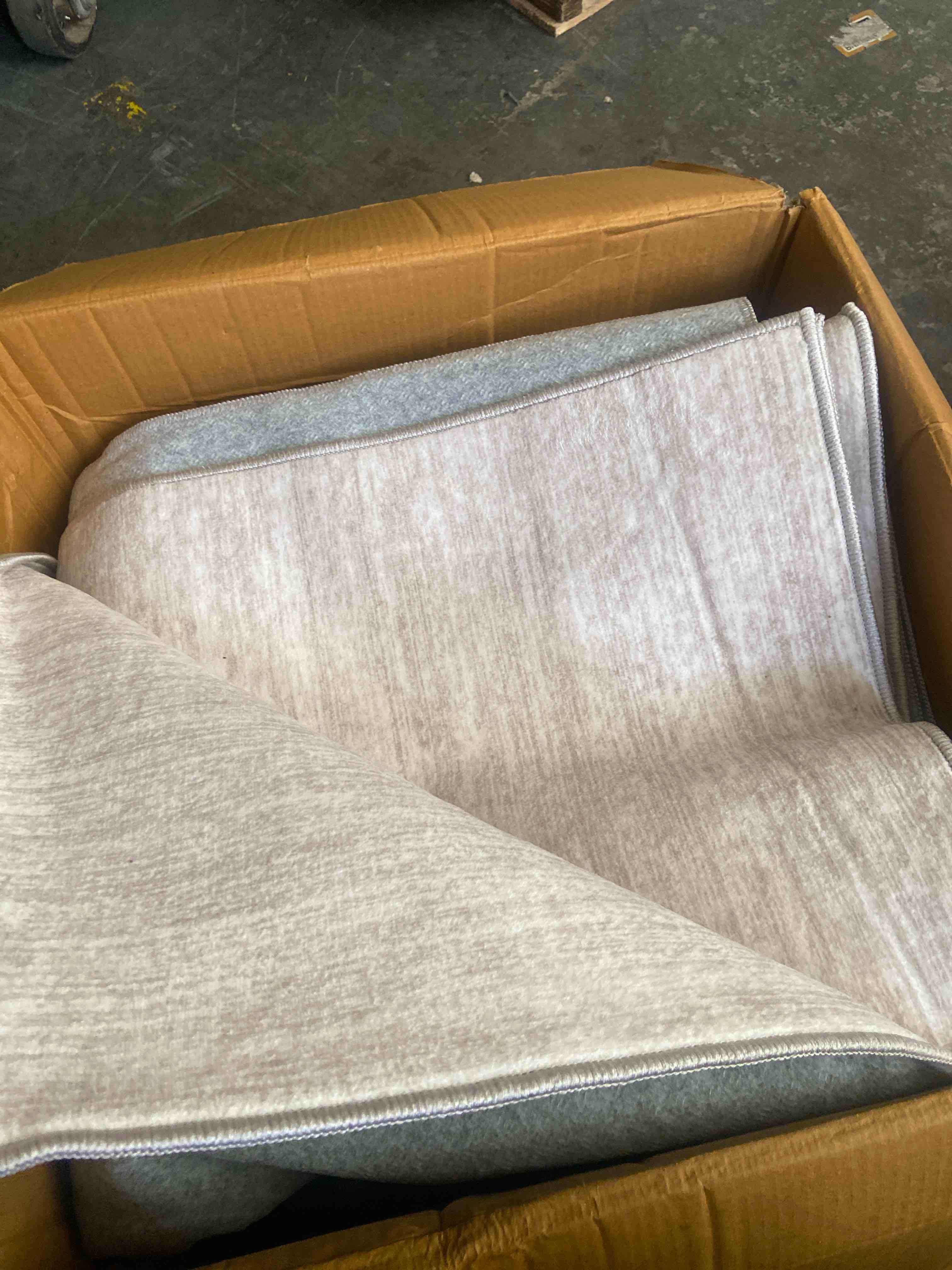 Condition photo showing New/Like New for 6x9 area rugs for living room, non-slip modern abstract soft large washable rug, ultra-thin indoor floor rugs for bedroom dining room,home office decor