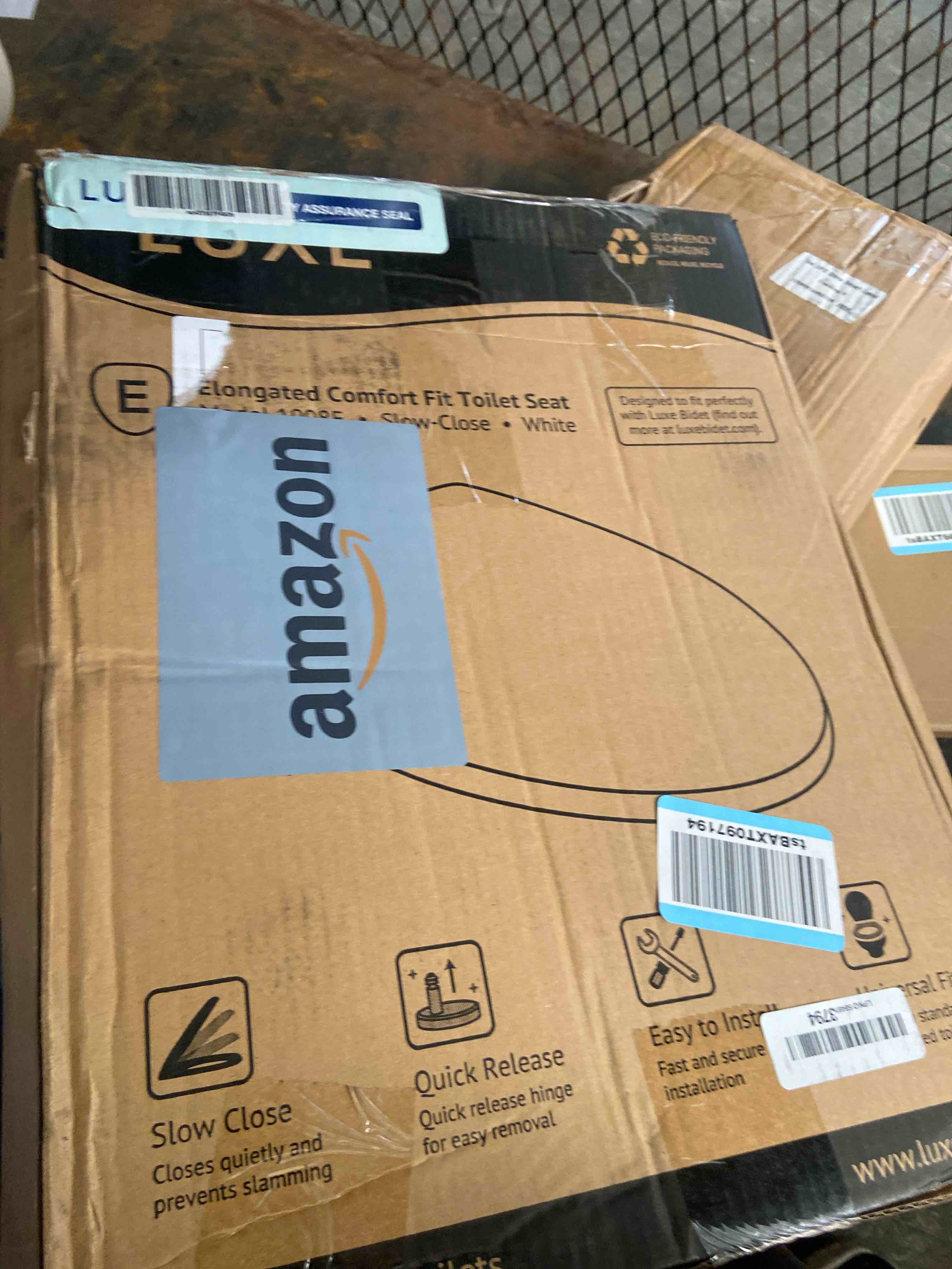 Condition photo showing New/Like New for luxe ts1008e elongated comfort fit toilet seat with slow close, quick release hinges, and non-slip bumpers (white)