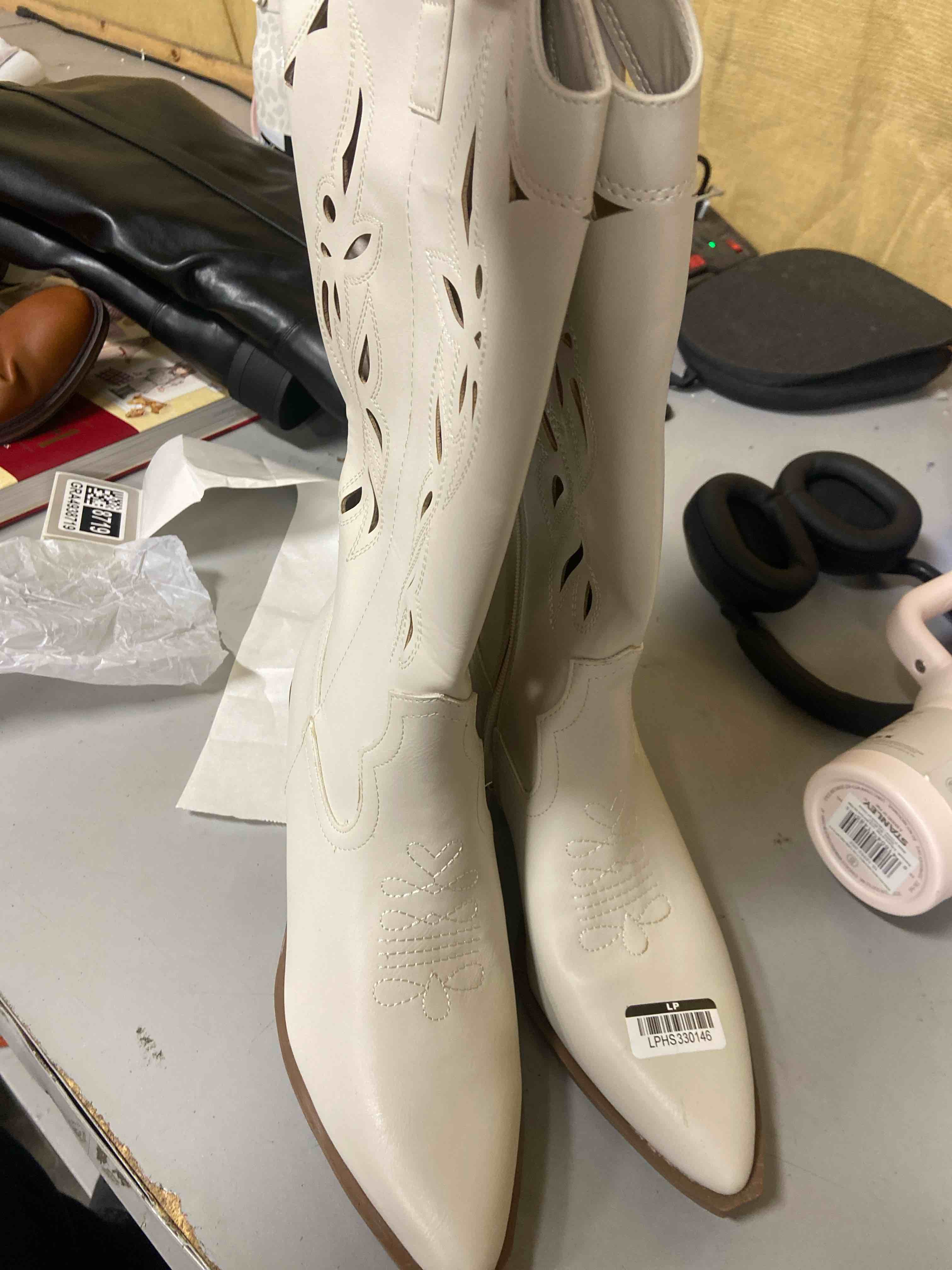 Condition photo showing New/Like New for women tiana boots with memory foam insole - universal