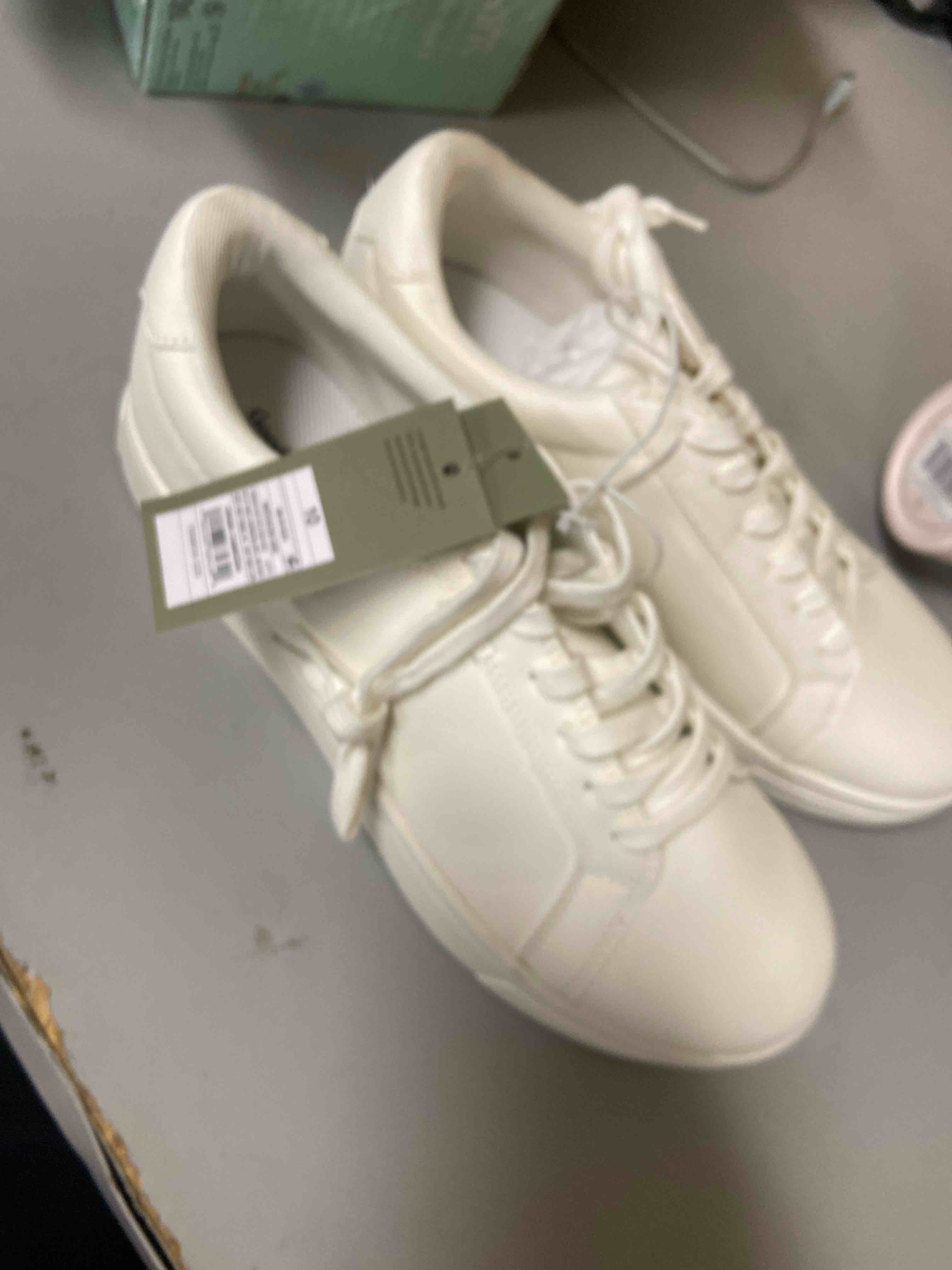 Condition photo showing New/Like New for men's cade court sneakers - goodfellow & co™ white 10