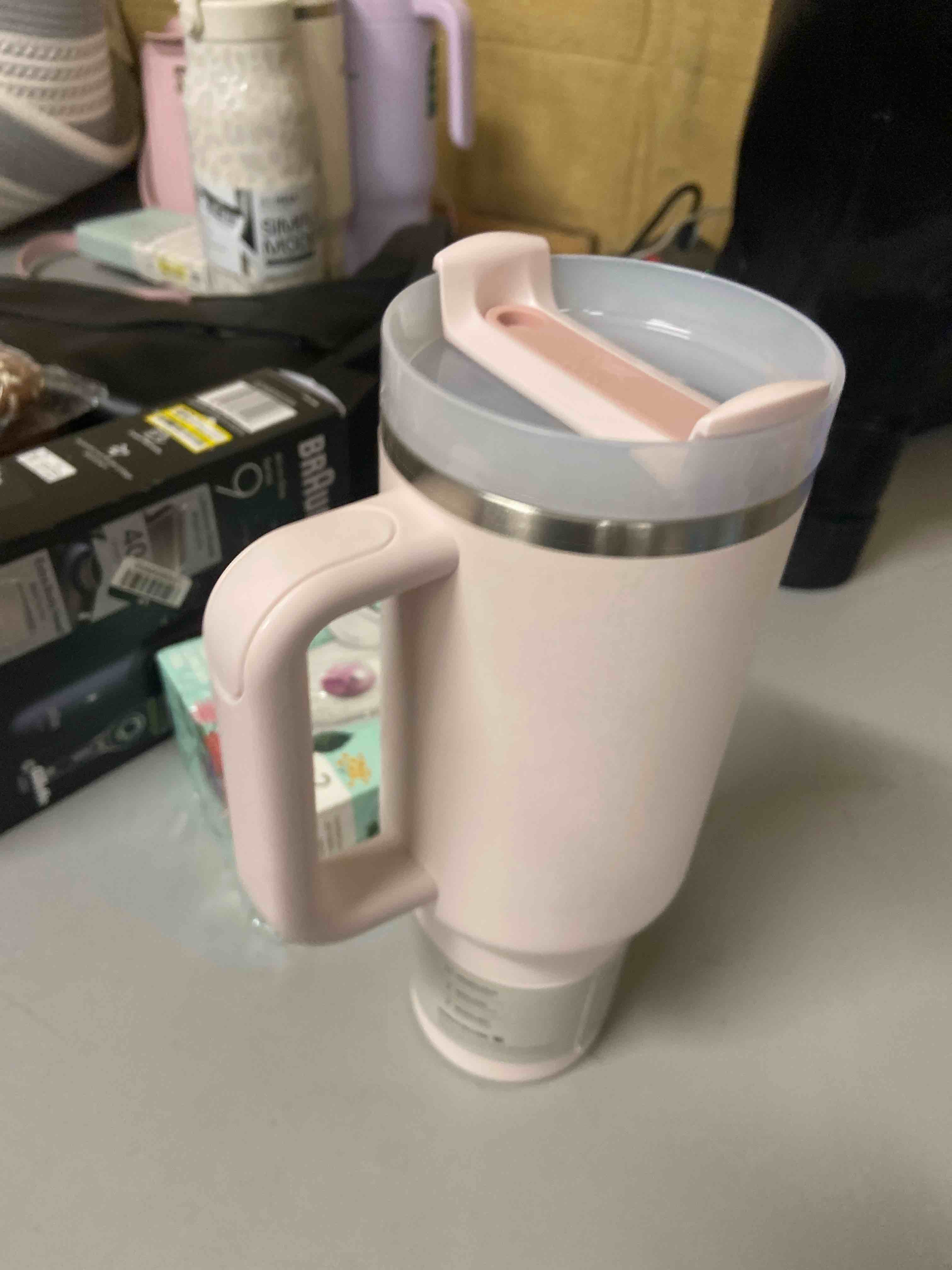 Condition photo showing Good Condition for stanley 40 oz stainless steel h2.0 flowstate quencher tumbler rose quartz 2.0