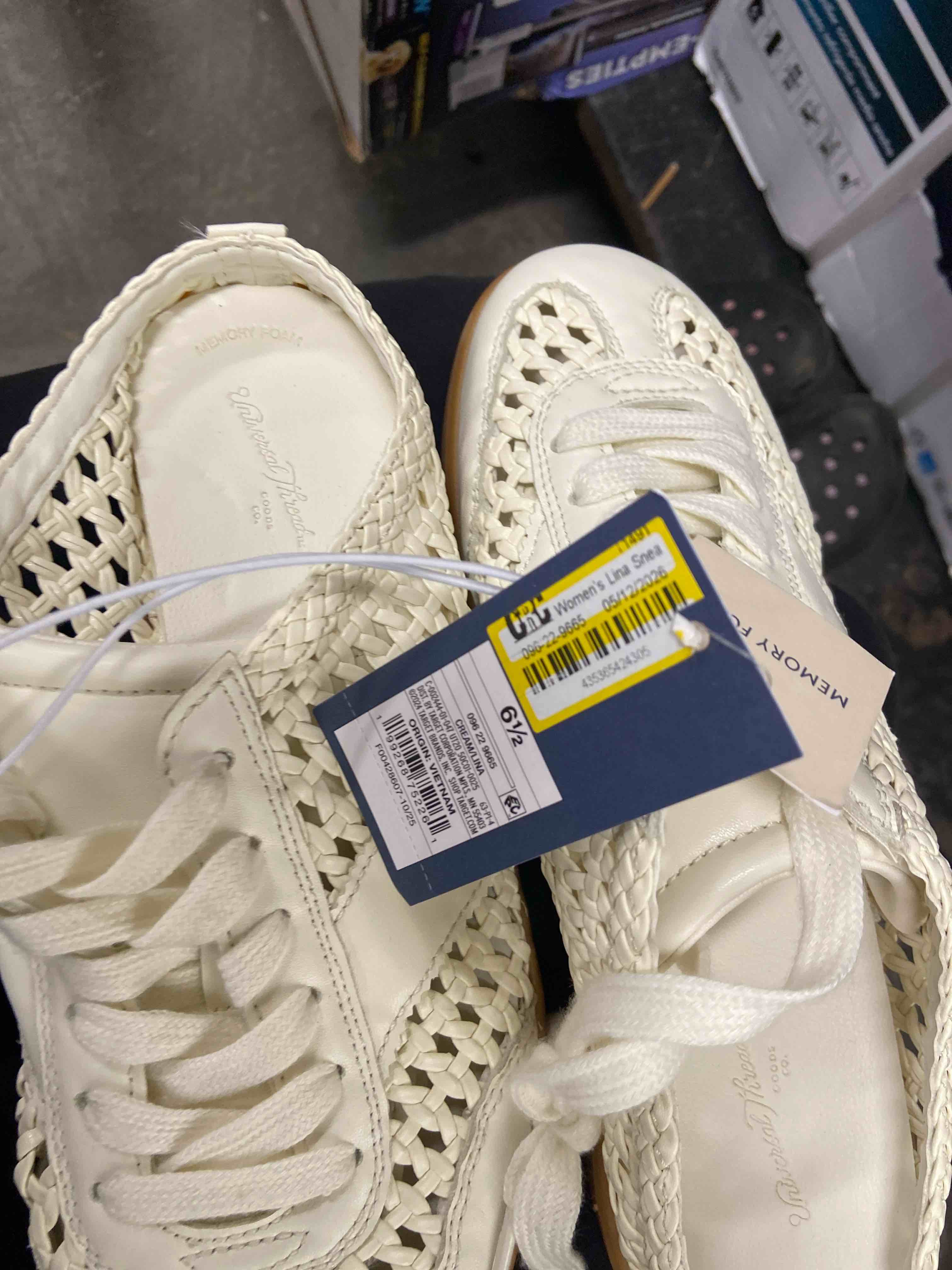 Condition photo showing New/Like New for women’s lina sneakers with memory foam insole - universal thread ? cream 6.5