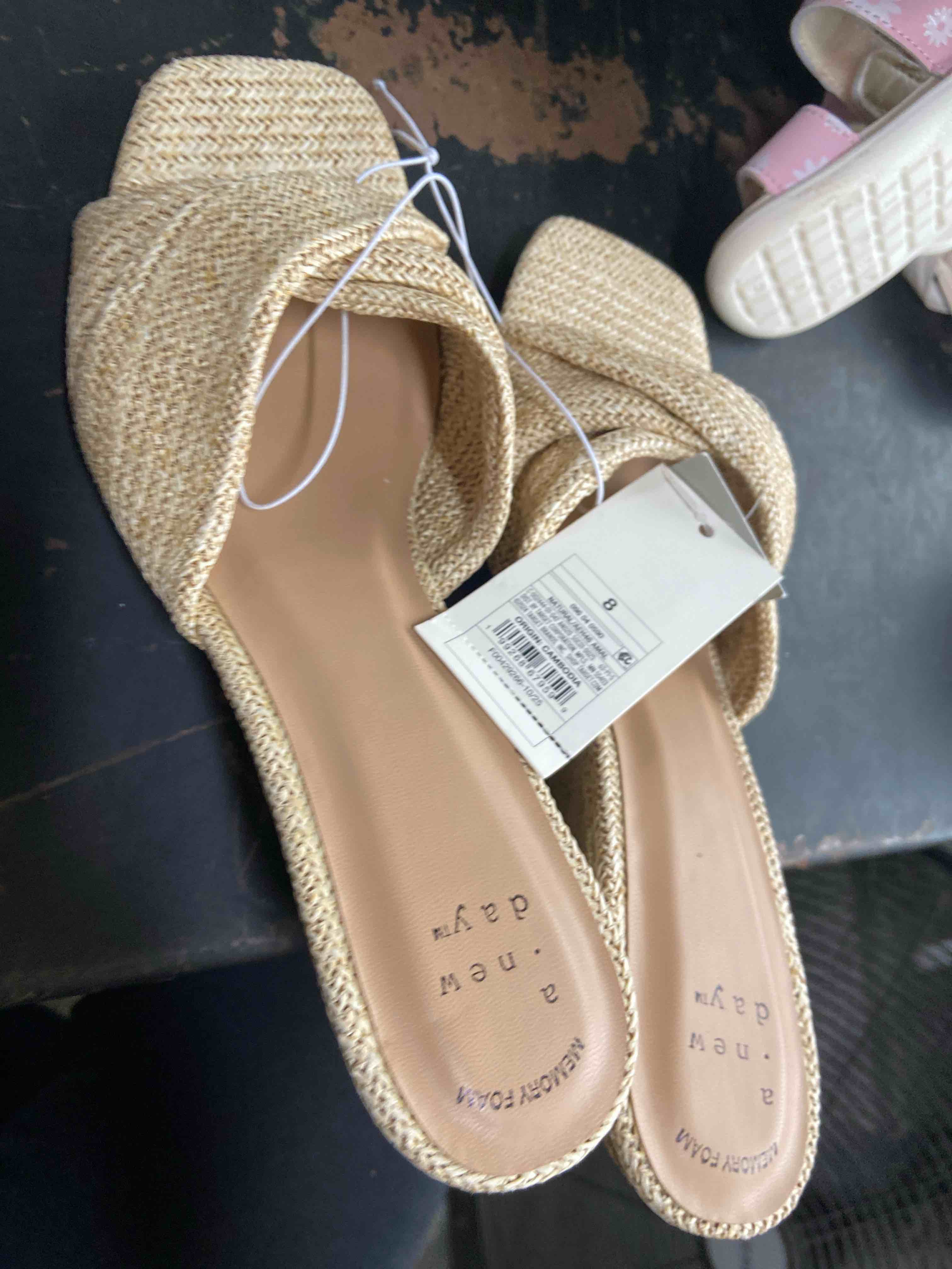 Condition photo showing New/Like New for women’s amal wedge heels with memory foam insole - a new day™ natural 8