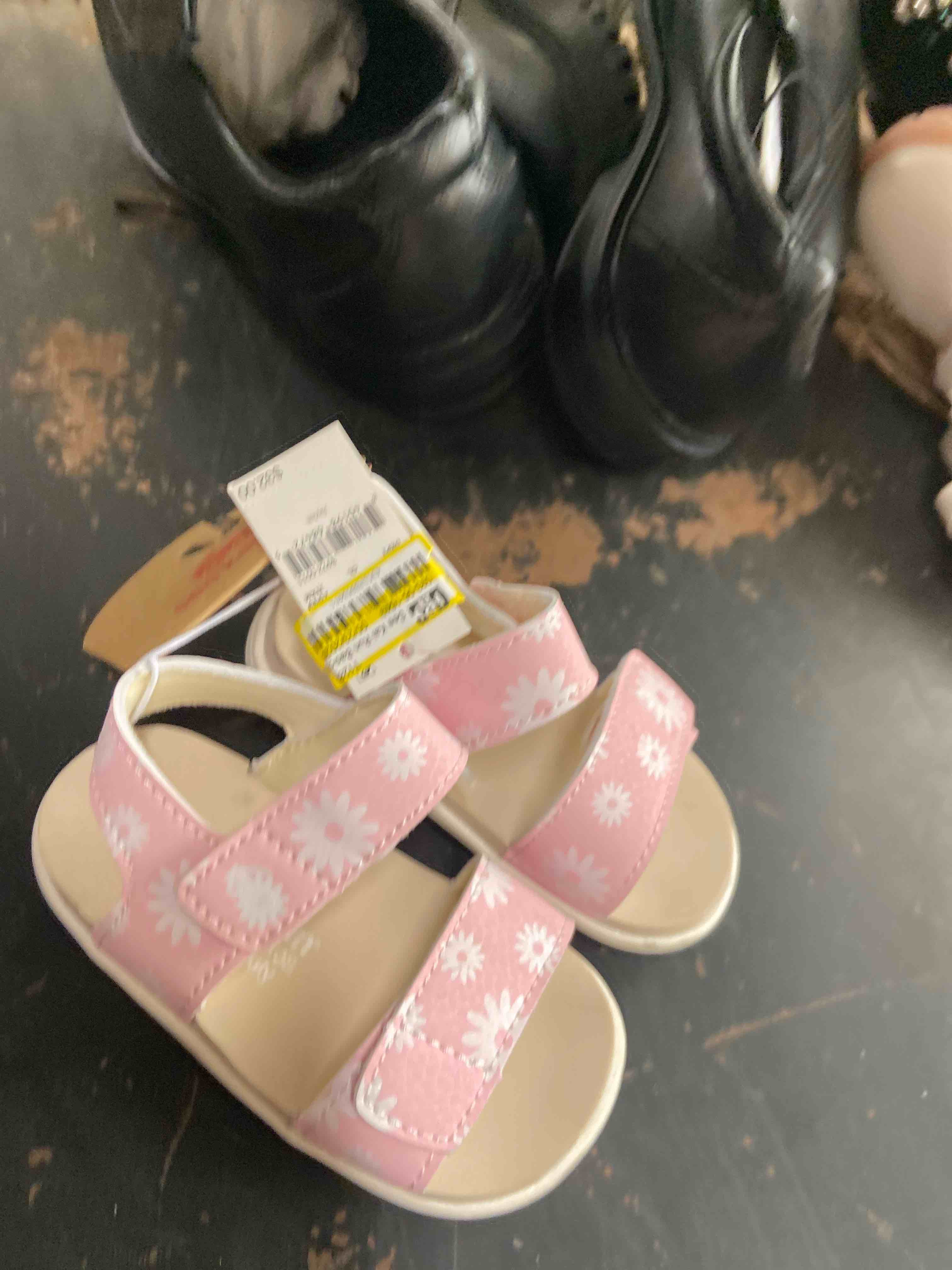 Condition photo showing New/Like New for see kai run basics toddler jaylen floral sandals - light pink floral size 5 in toddlers