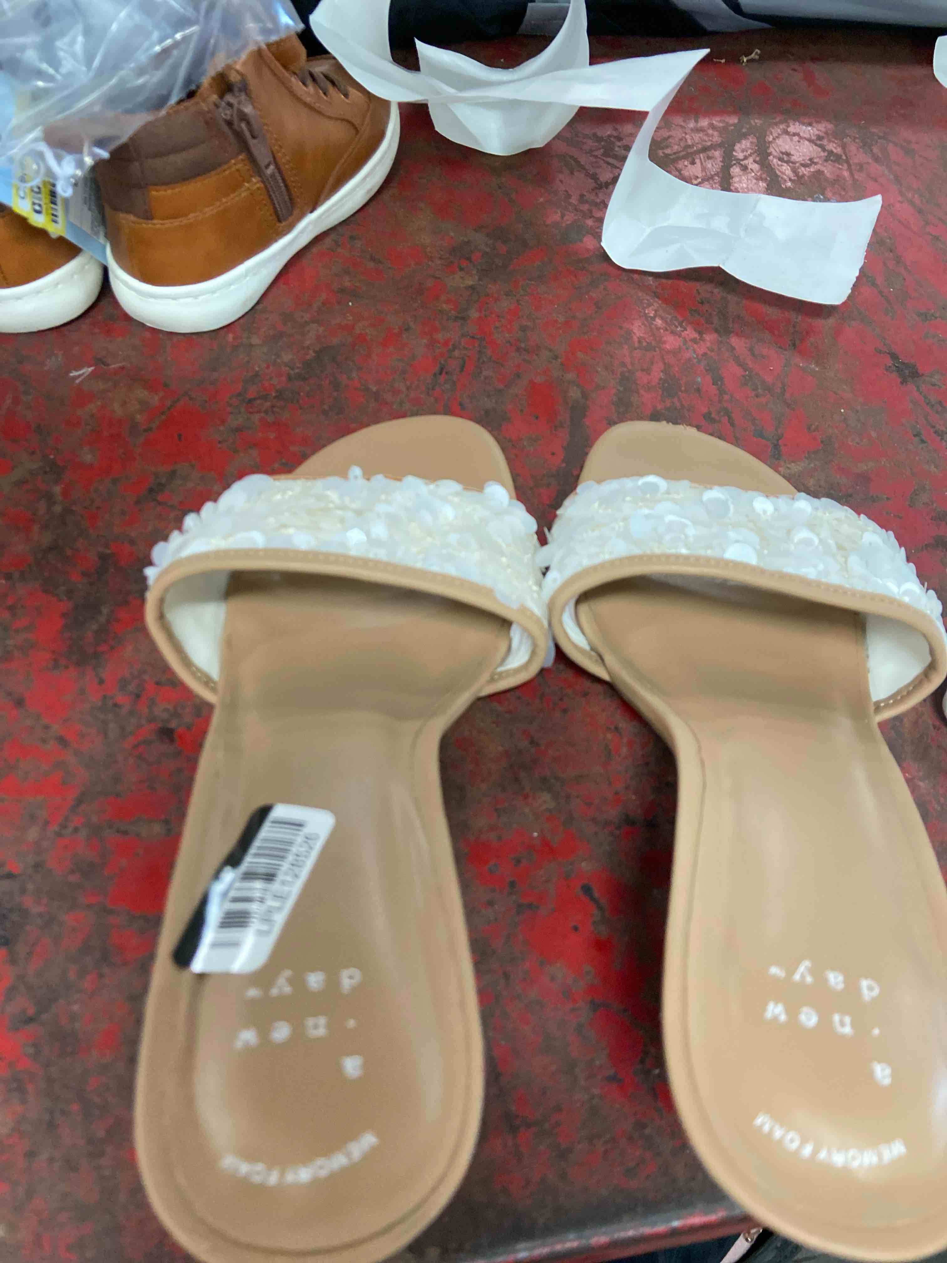 Condition photo showing New/Like New for women’s kaia heels with memory foam insole - a new day tan soze 8.5