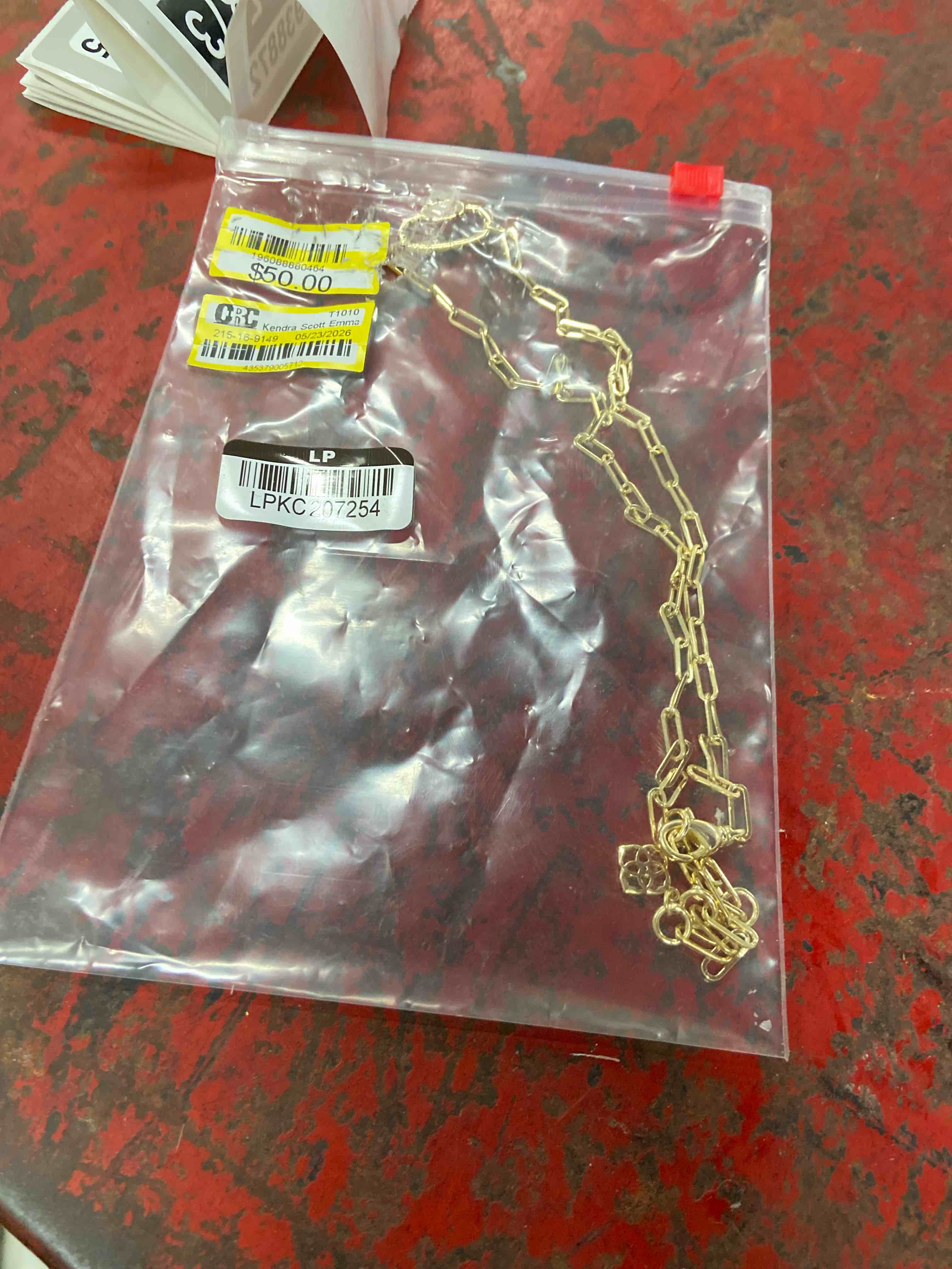 Condition photo showing New/Like New for kendra scott emma chain necklace - gold/ivory