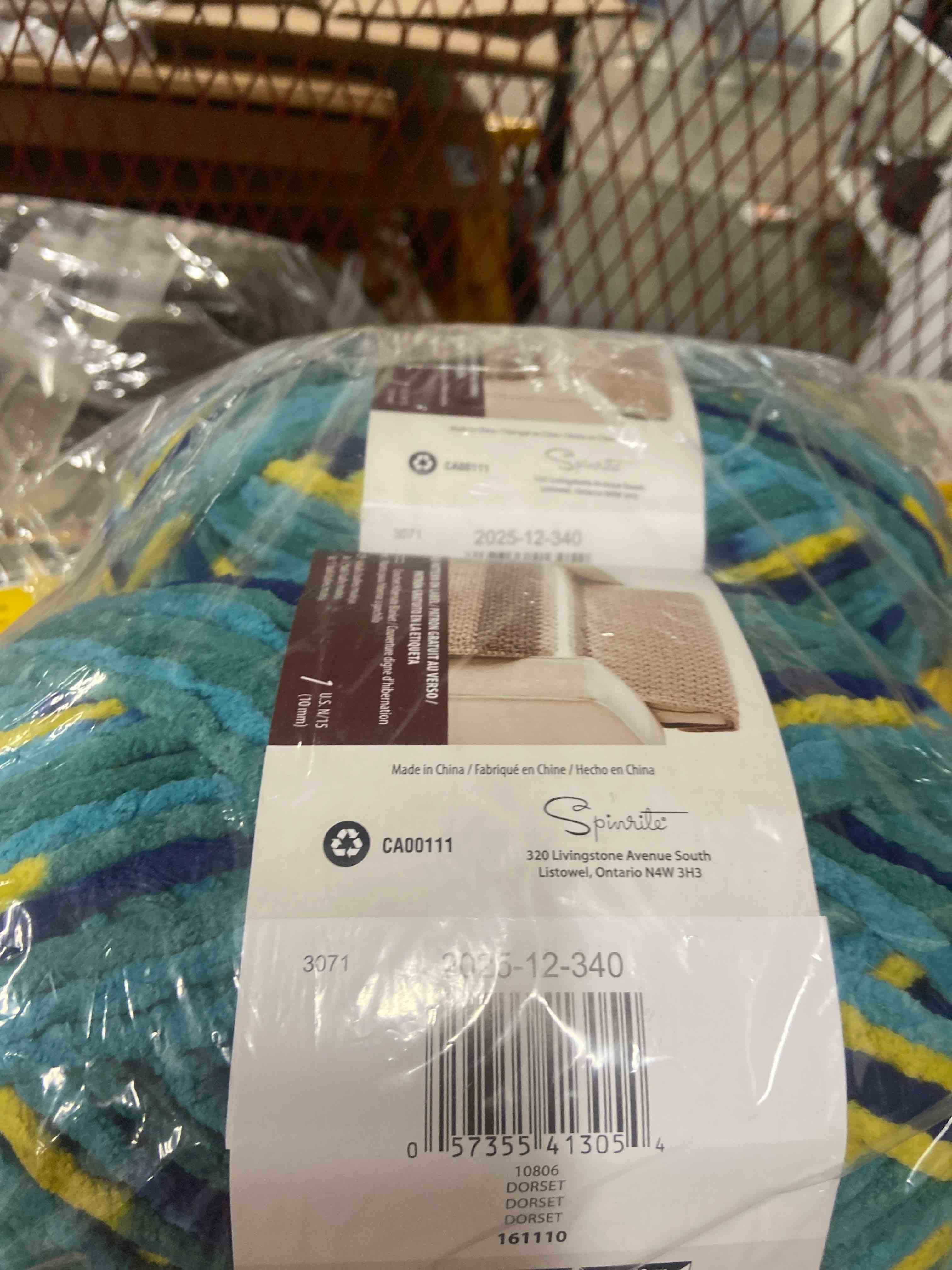 Condition photo showing New/Like New for bernat blanket bb, dorset