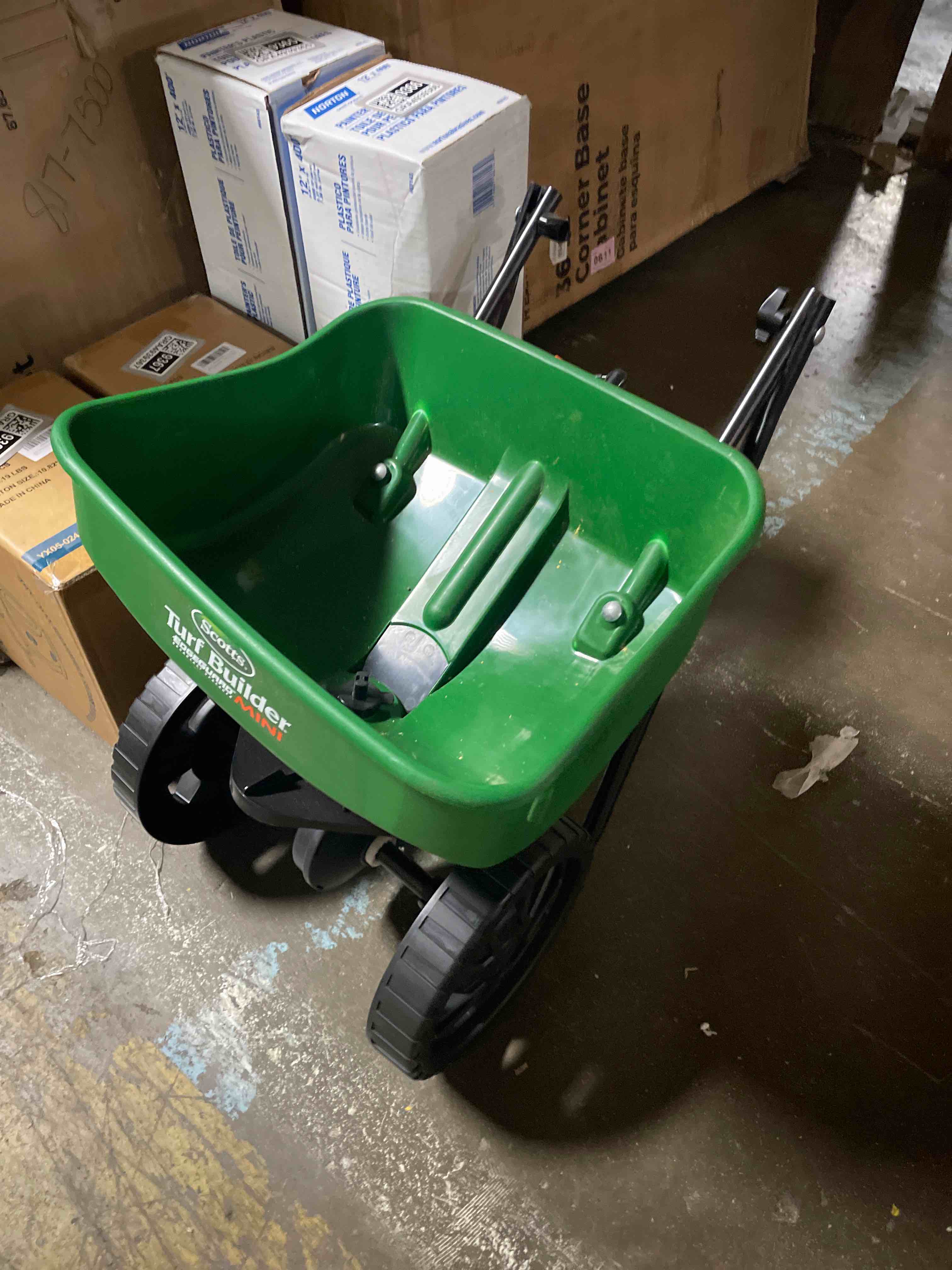 Condition photo showing Good Condition for scotts turf builder edgeguard mini broadcast spreader | spreader for lawn fertilizer, weed & insect control, grass seed, and ice melt, holds up to 5,000 sq. ft. of product single pack mini