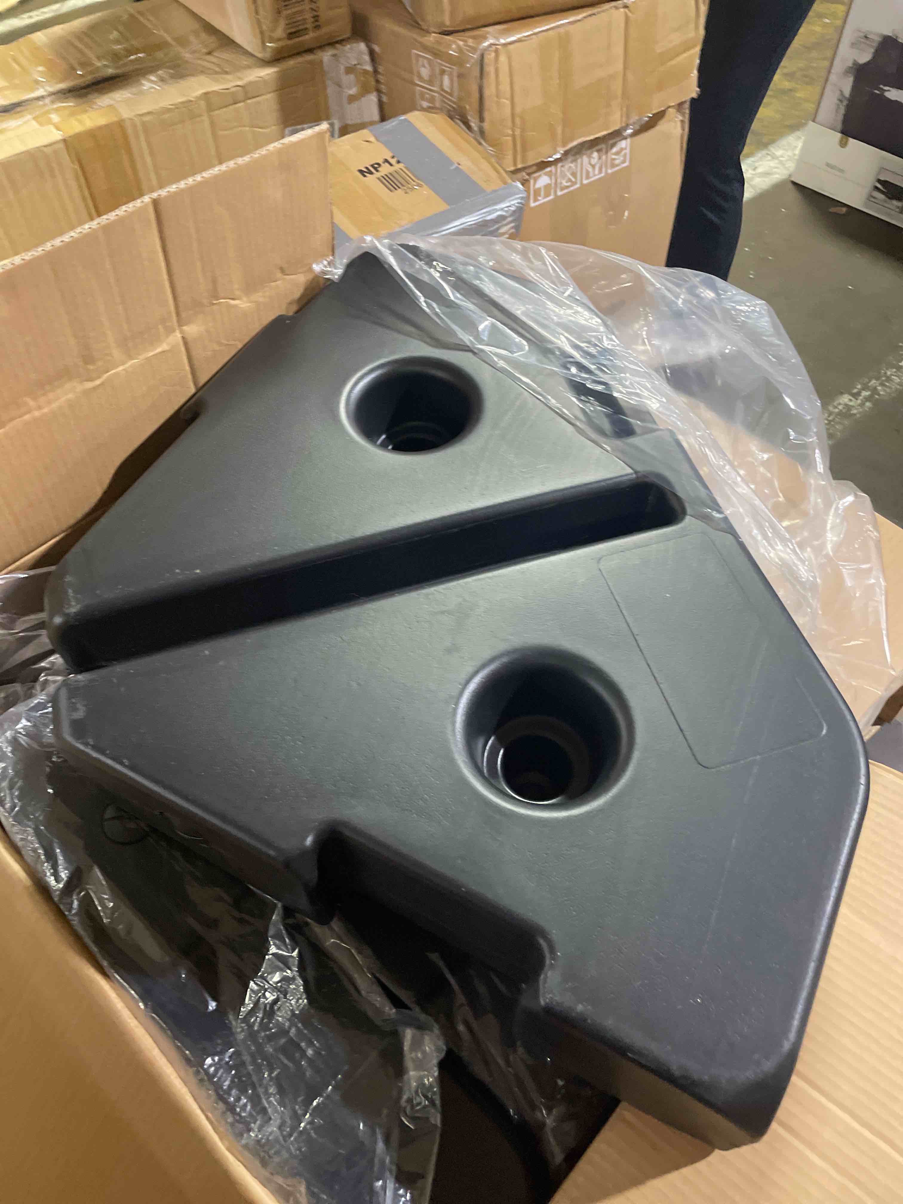 Condition photo showing New/Like New for tangkula 4-piece patio umbrella base, 208 lbs heavy duty offset cantilever umbrella stand, water & sand fillable hexagonal base plate set for garden yard poolside (cross base not included)