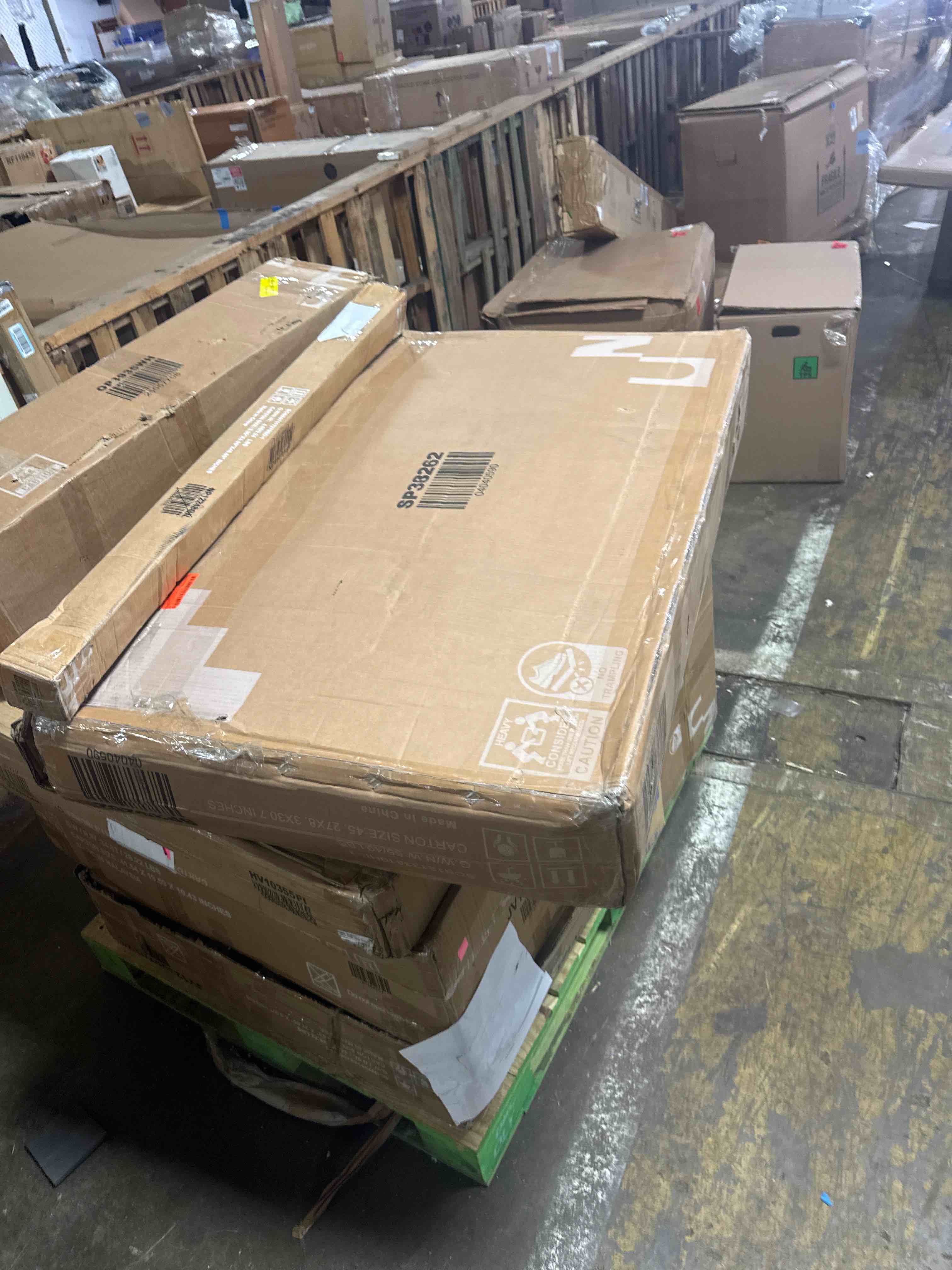 Condition photo showing New/Like New for lifetime nba 44-inch polycarbonate telescoping adjust portable basketball hoop