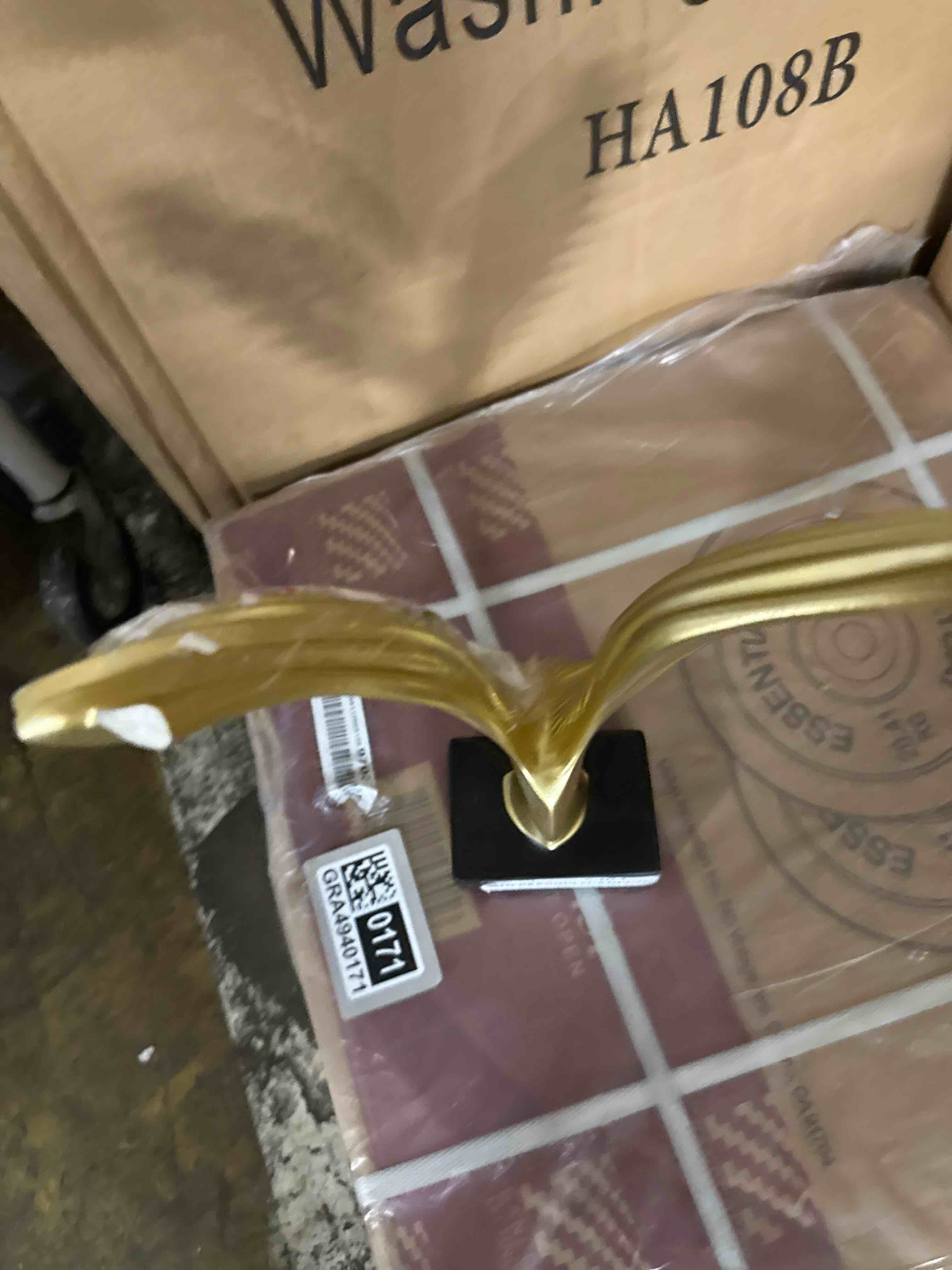 Condition photo showing New/Like New for sculpture deco, abstract art statue, decoration living room, bedroom deco, modern apartment decorative items sculptures,golden i