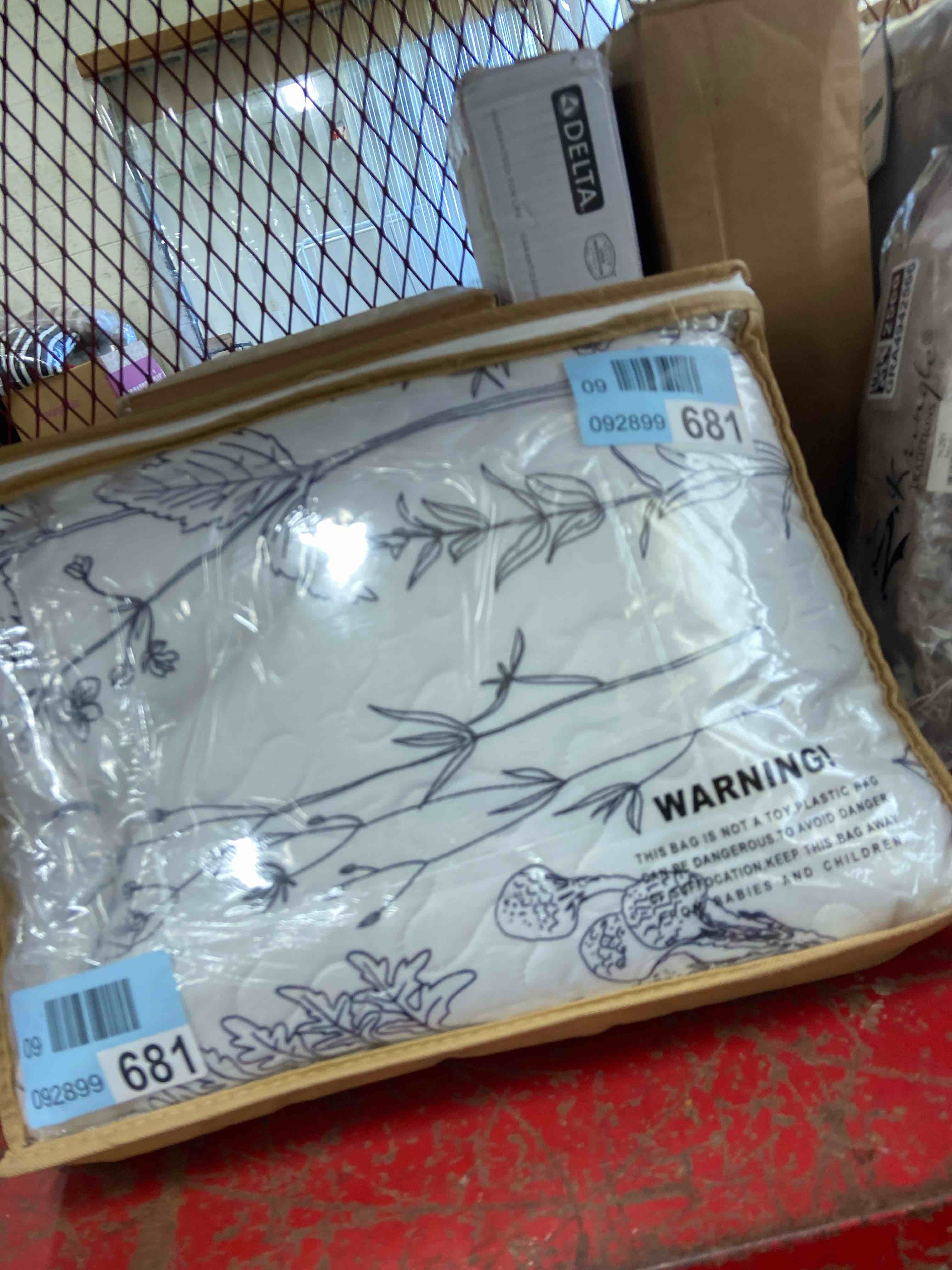 Condition photo showing New/Like New for hyprest floral sheets twin size, 18 inches deep pocket sheets, 1800 thread count black and white leaf floral bed sheets soft breathable cute aesthetic shabby chic bed sheets, oeko-tex certificated.