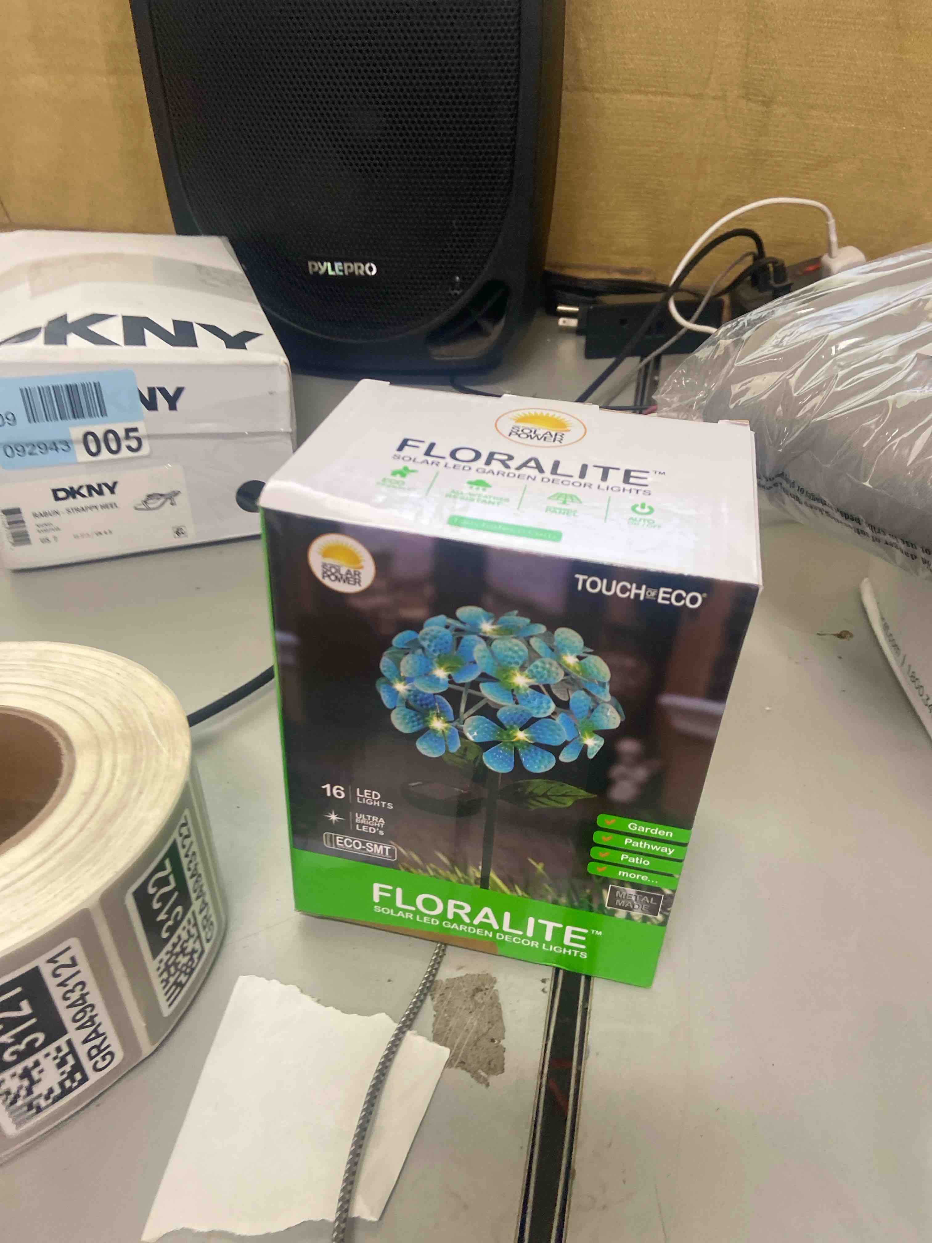 Condition photo showing New/Like New for touch of eco solar led metal flower stake light - perfect for your garden, patio, walkway, or outdoor living area - includes 1 flower light blue