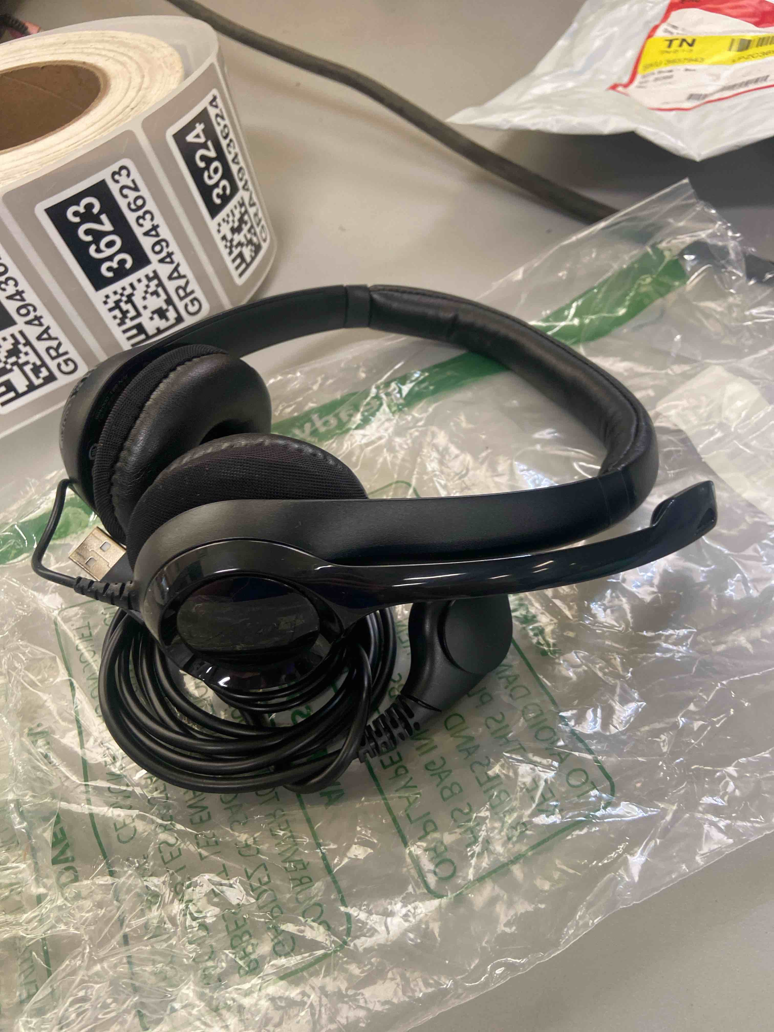 Condition photo showing New/Like New for logitech h390 wired headset for pc/laptop, stereo headphones with noise cancelling microphone, usb-a, in-line controls, works with chromebook - black usb-a black